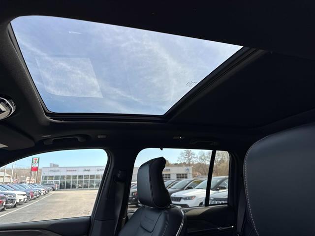 2025 Jeep Grand Cherokee Overland - Photo 15