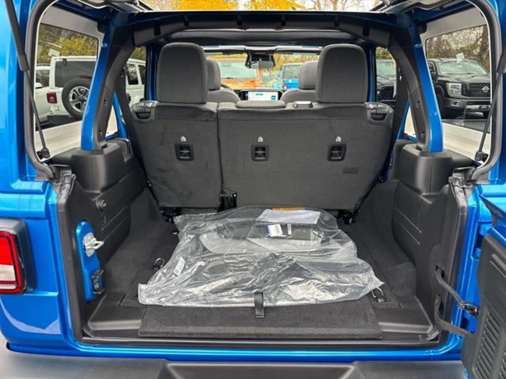 New 2026 Jeep Wrangler 4-DOOR SPORT S Sport Utility