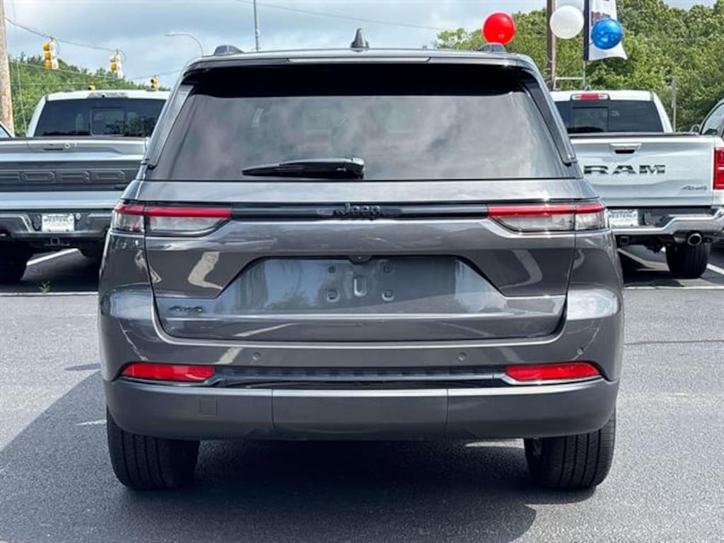 Certified 2025 Jeep Grand Cherokee Laredo Sport Utility