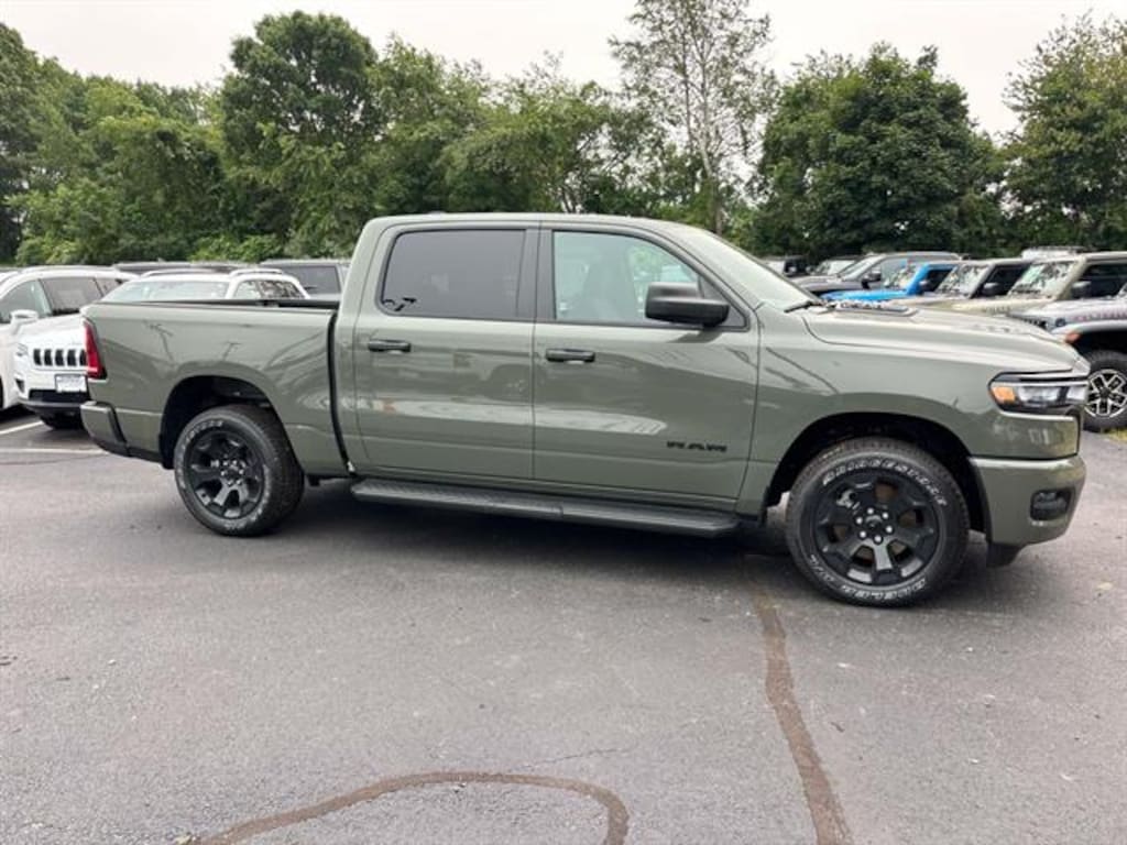 New 2026 Ram 1500 EXPRESS CREW CAB 4X4 5'7 BOX Pickup