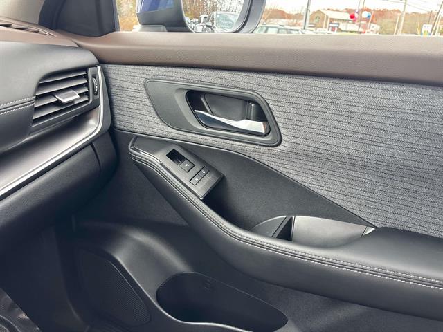 2023 Nissan Rogue SV - Photo 27