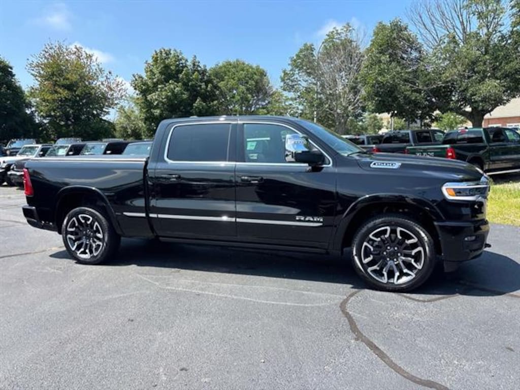 New 2026 Ram 1500 LIMITED CREW CAB 4X4 6'4 BOX Pickup