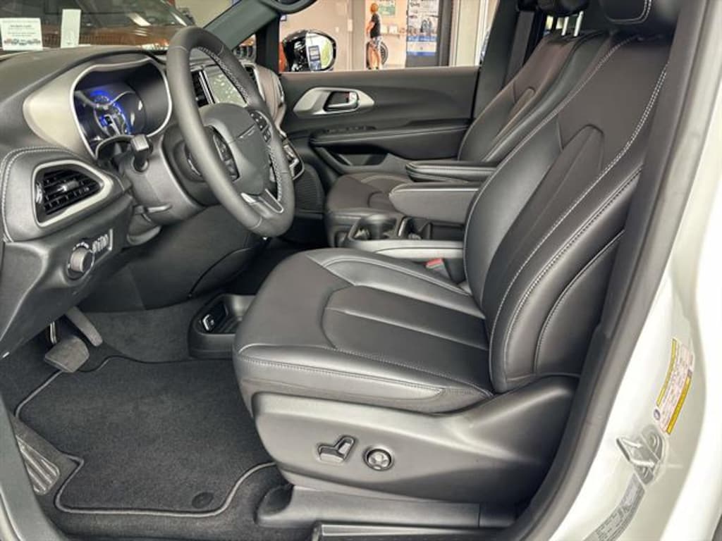 New 2027 Chrysler Pacifica SELECT Passenger Van