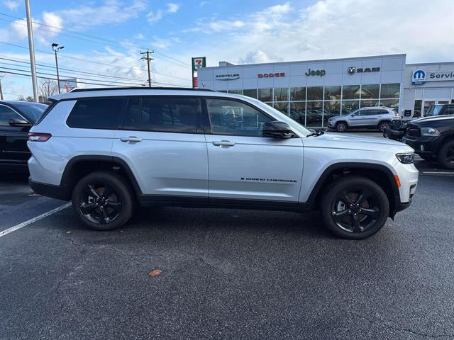 2024 Jeep Grand Cherokee Altitude X photo 2