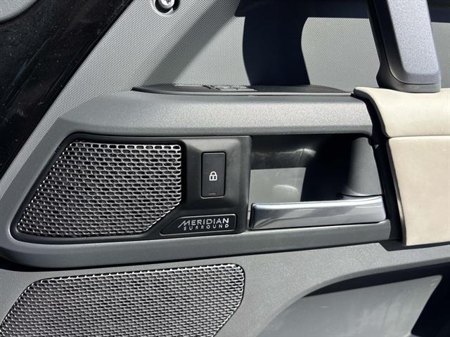 2023 Land Rover Defender X-Dynamic SE - Photo 18