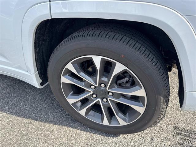 2025 Jeep Grand Cherokee Overland - Photo 10