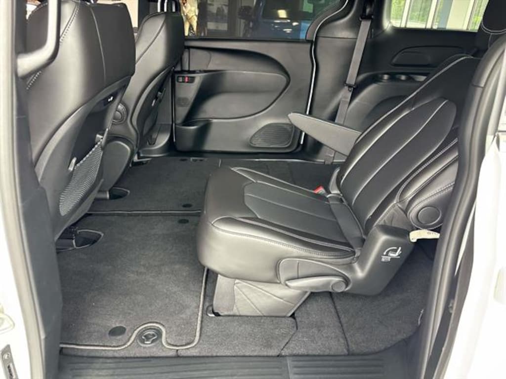New 2027 Chrysler Pacifica SELECT Passenger Van