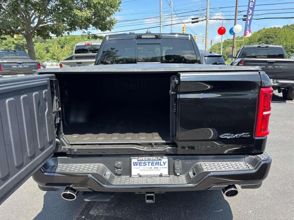 New 2026 Ram 1500 LIMITED CREW CAB 4X4 6'4 BOX Pickup