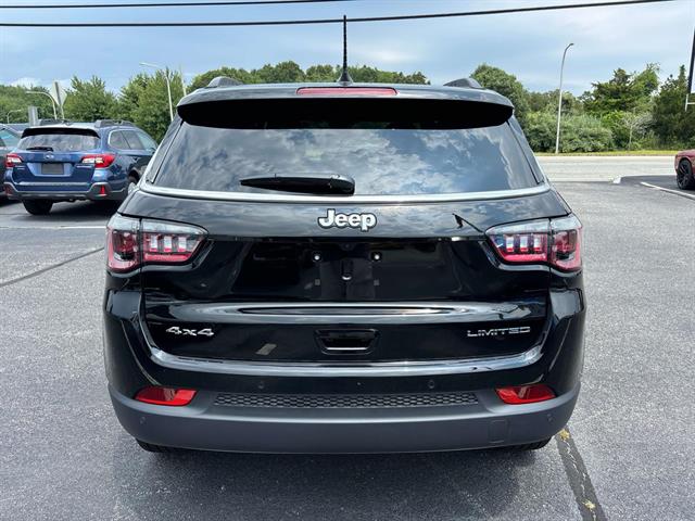 2024 Jeep Compass Limited photo 3