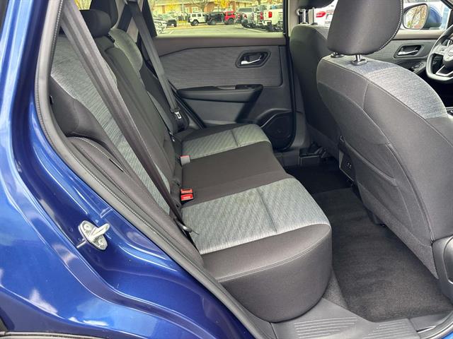 2023 Nissan Rogue SV - Photo 11