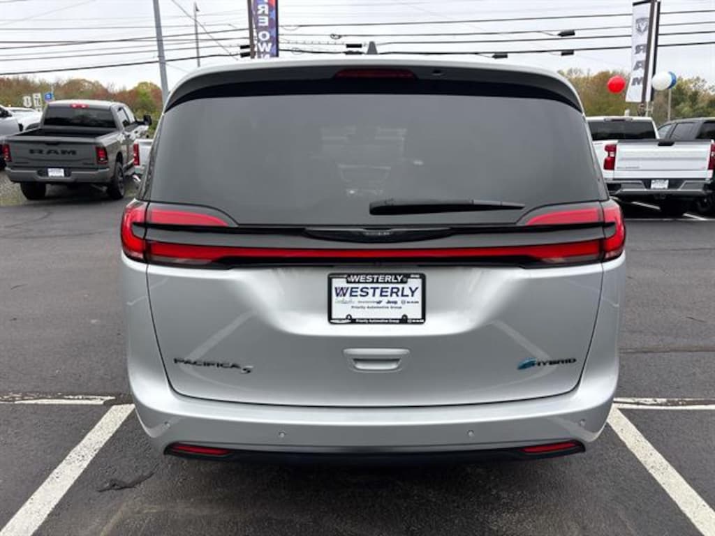 Used 2023 Chrysler Pacifica Hybrid Touring L Van