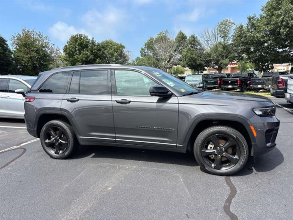 Certified 2025 Jeep Grand Cherokee Laredo Sport Utility