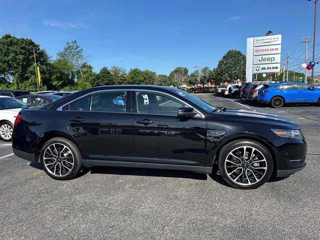 2018 Ford Taurus SHO photo 2