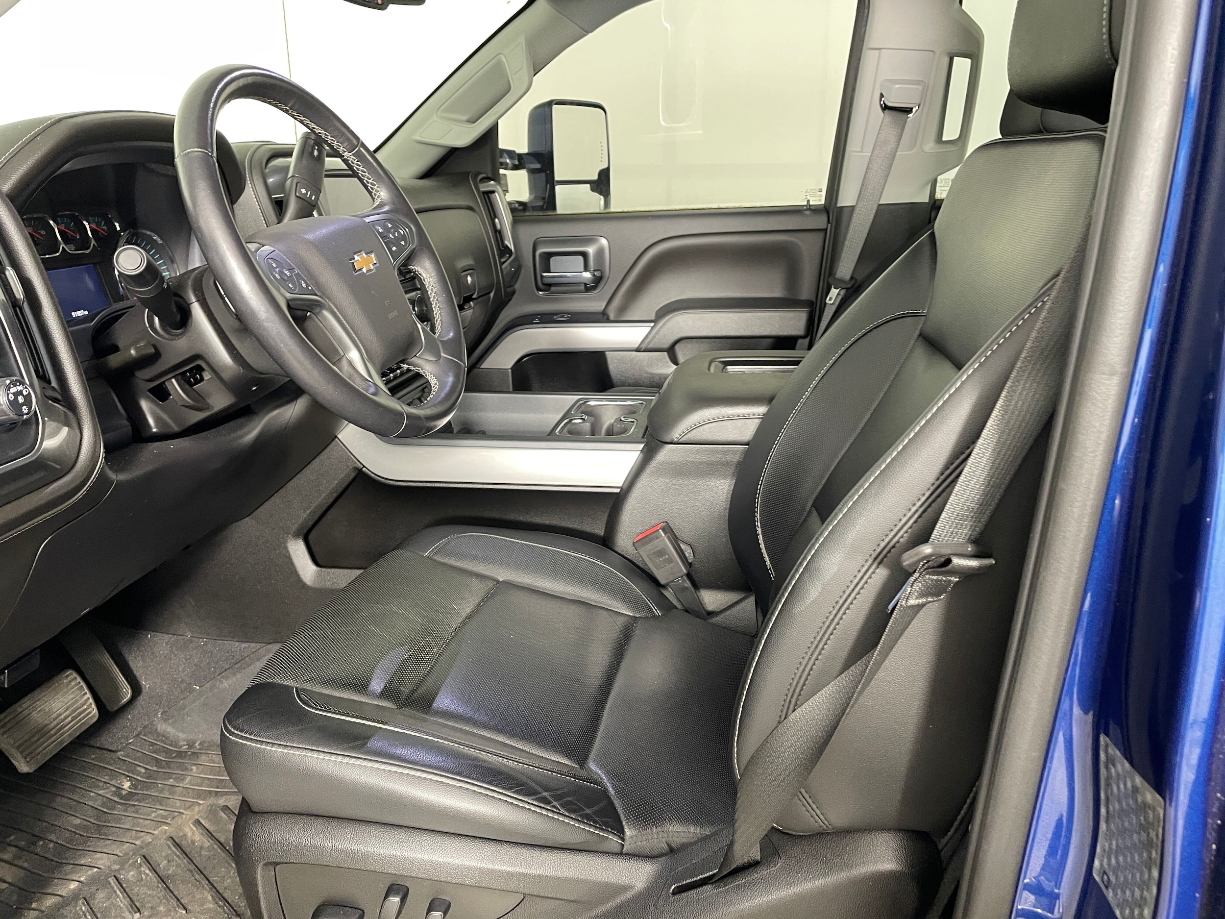 2019 Chevrolet Silverado 3500HD LTZ photo 2