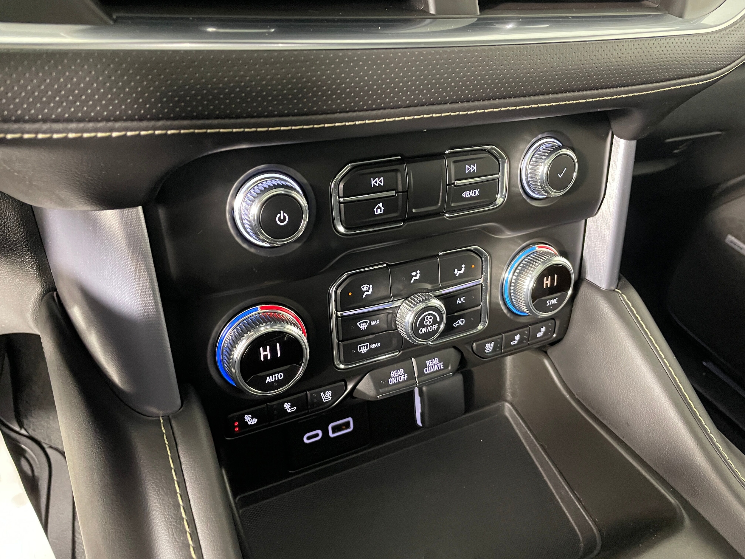 2023 GMC Yukon SLT - Photo 9