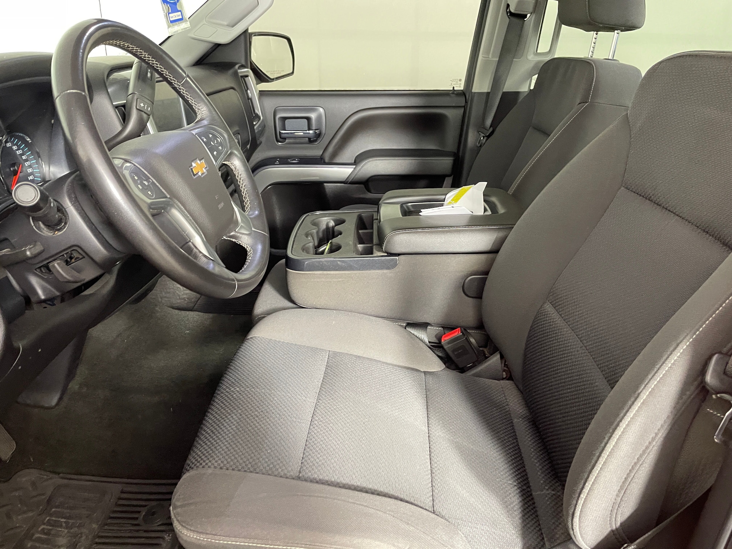 2018 Chevrolet Silverado 1500 LT photo 2