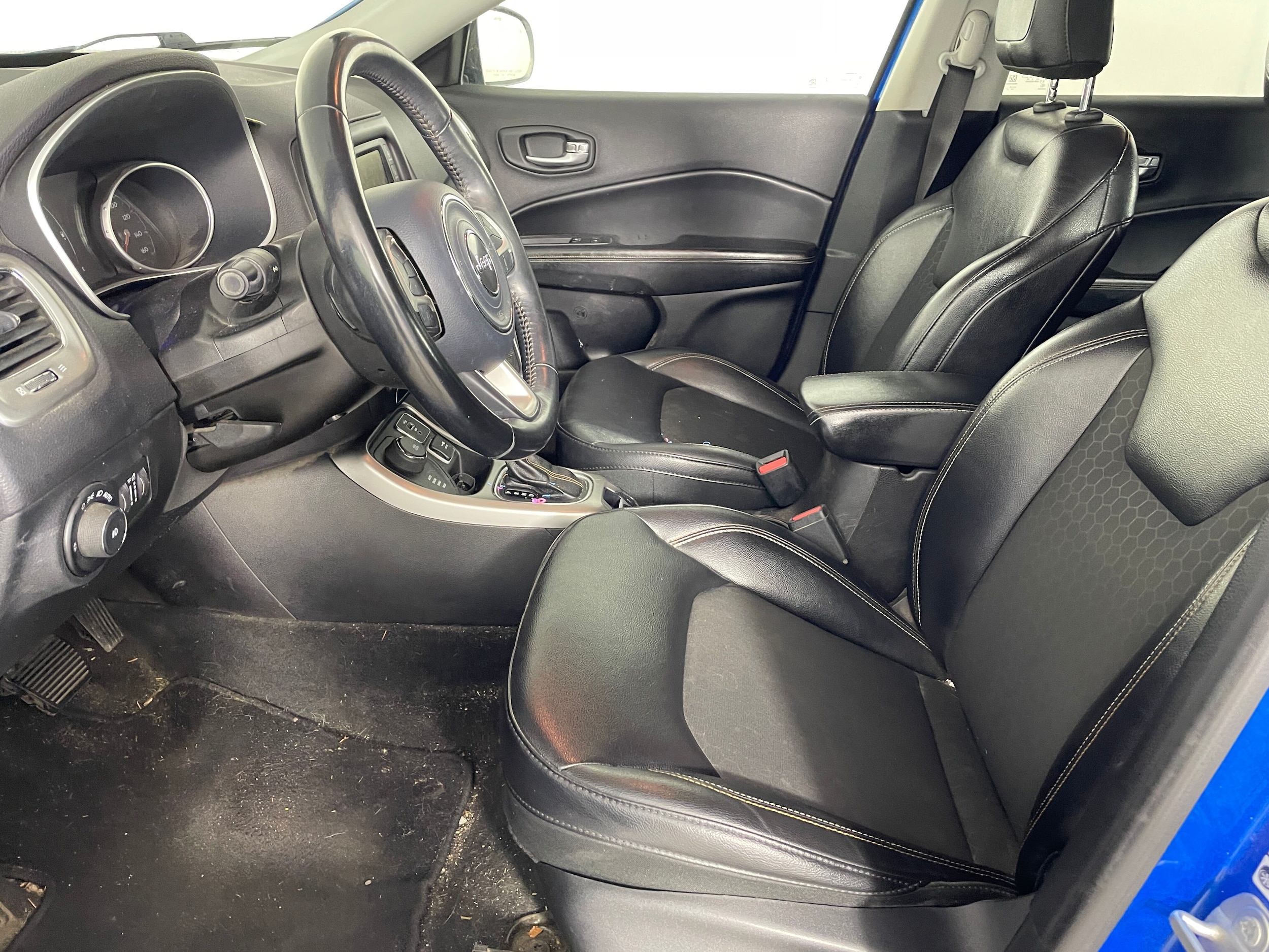 2018 Jeep Compass Latitude photo 2