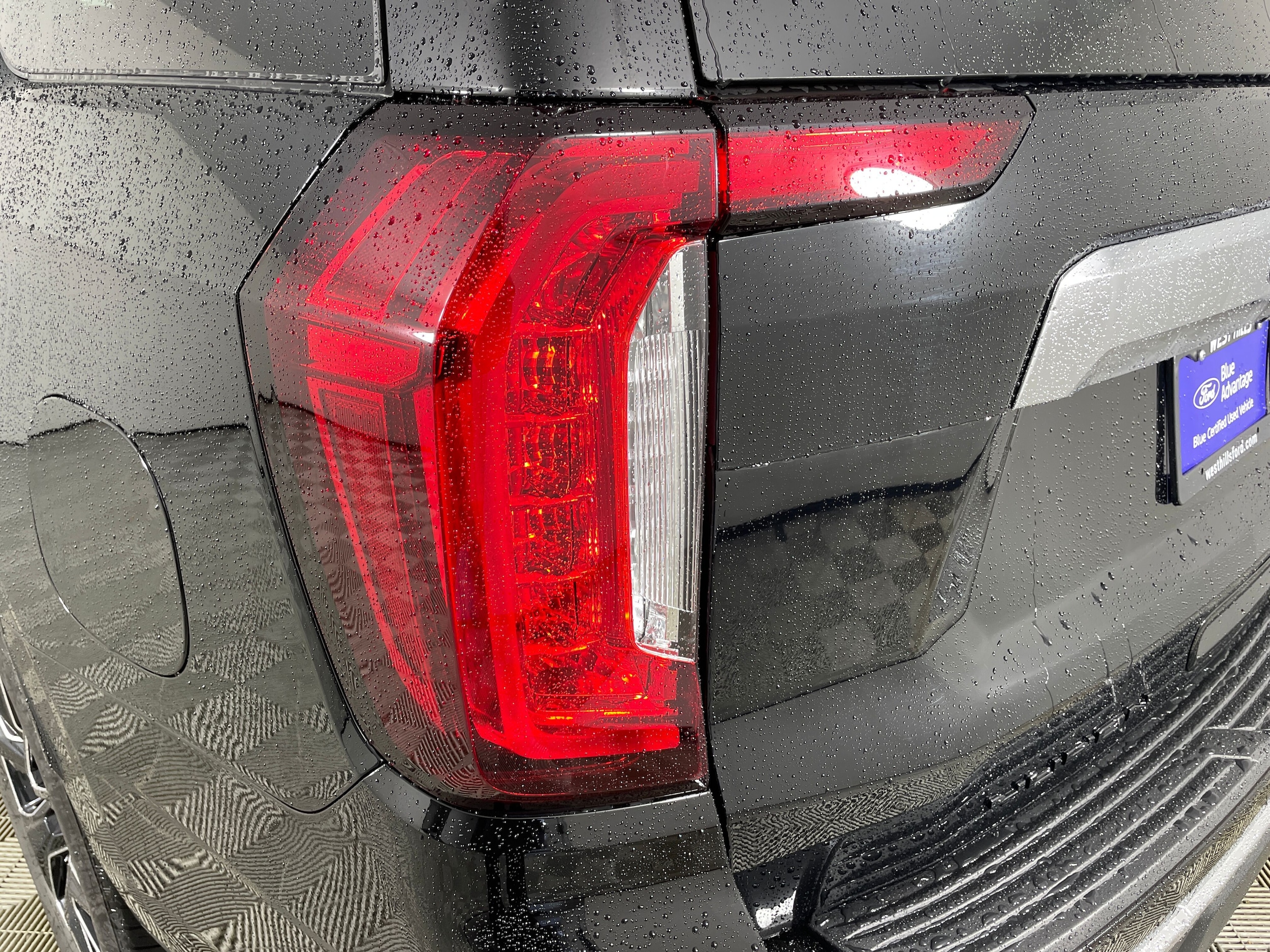 2023 GMC Yukon SLT - Photo 17