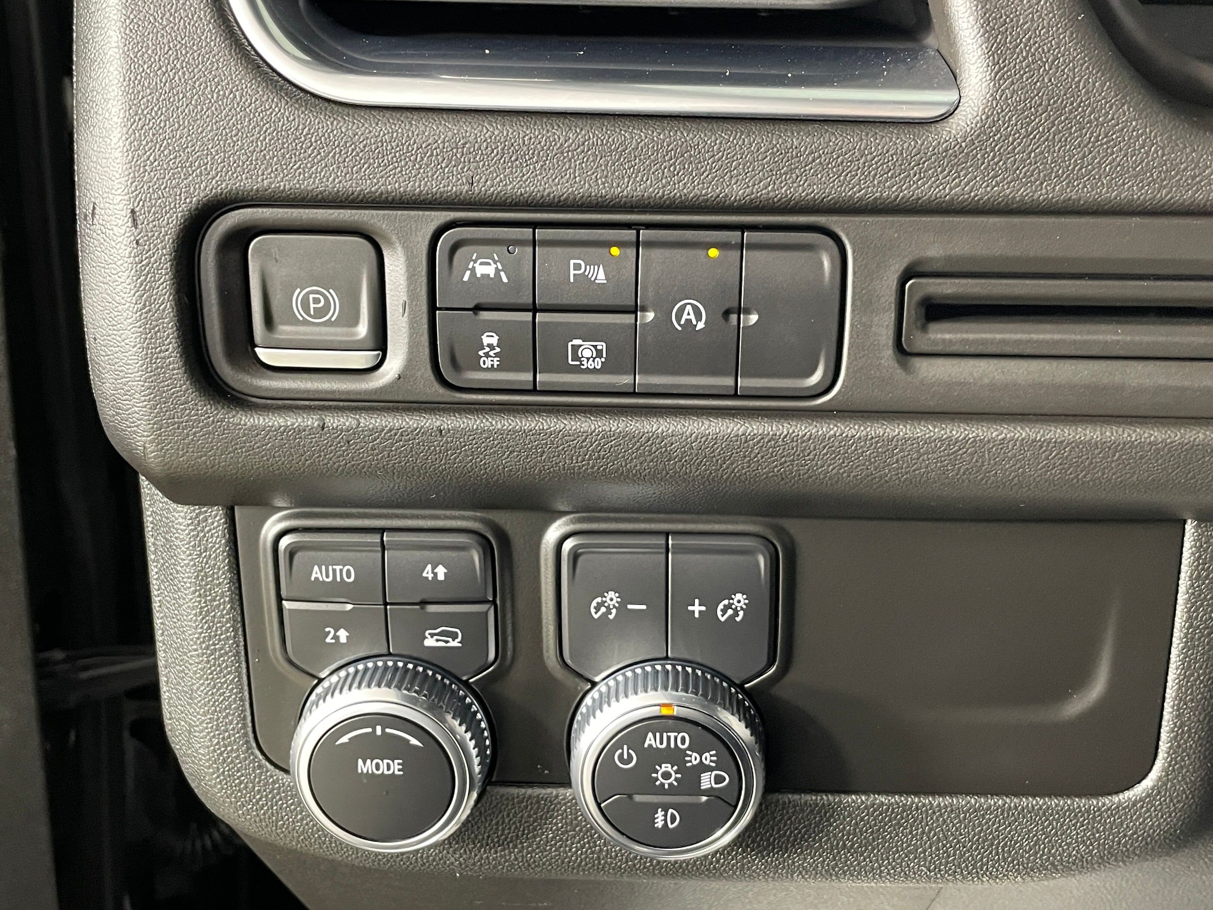 2023 GMC Yukon SLT - Photo 13