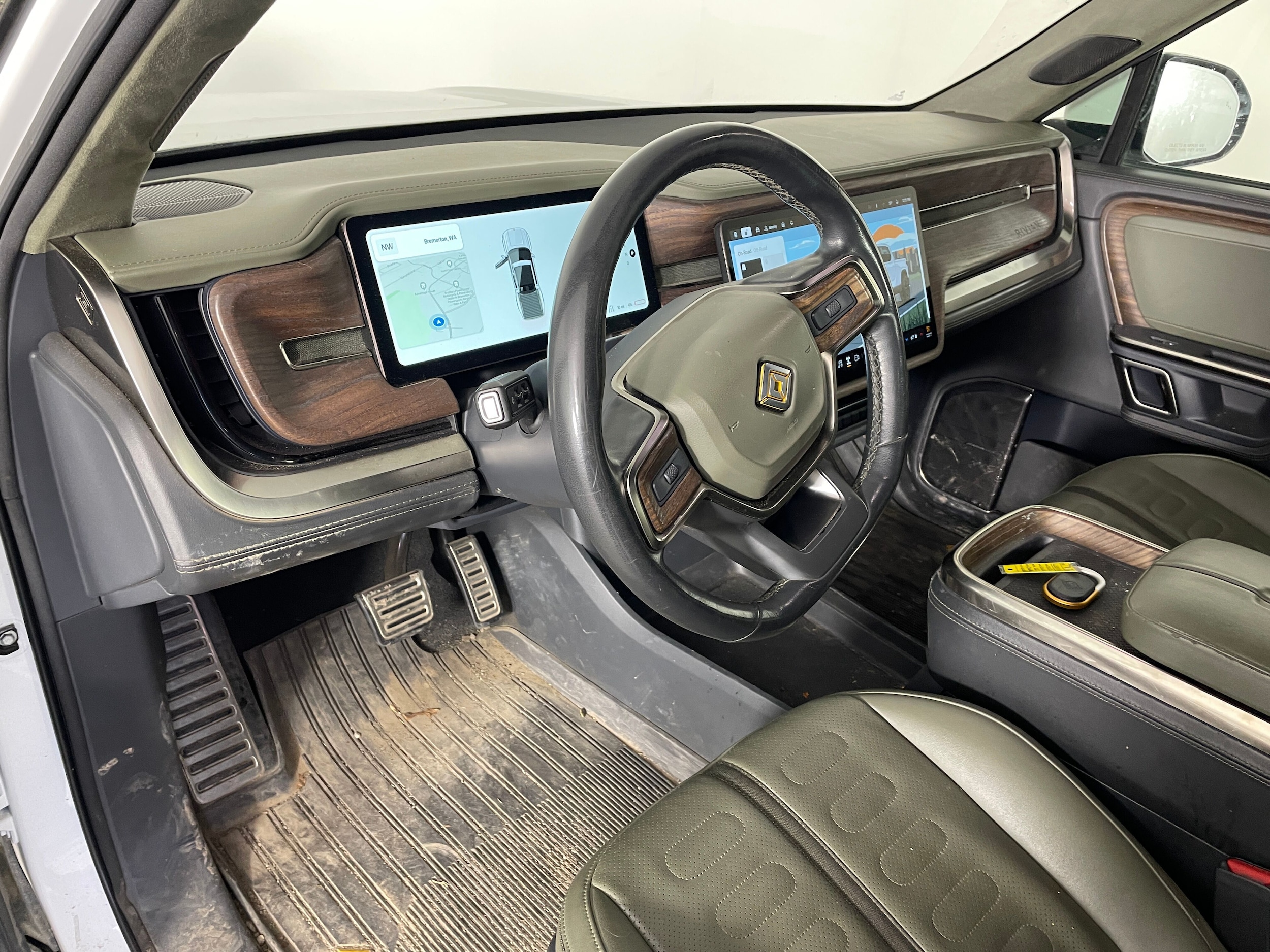 2022 Rivian R1T Launch Edition photo 3