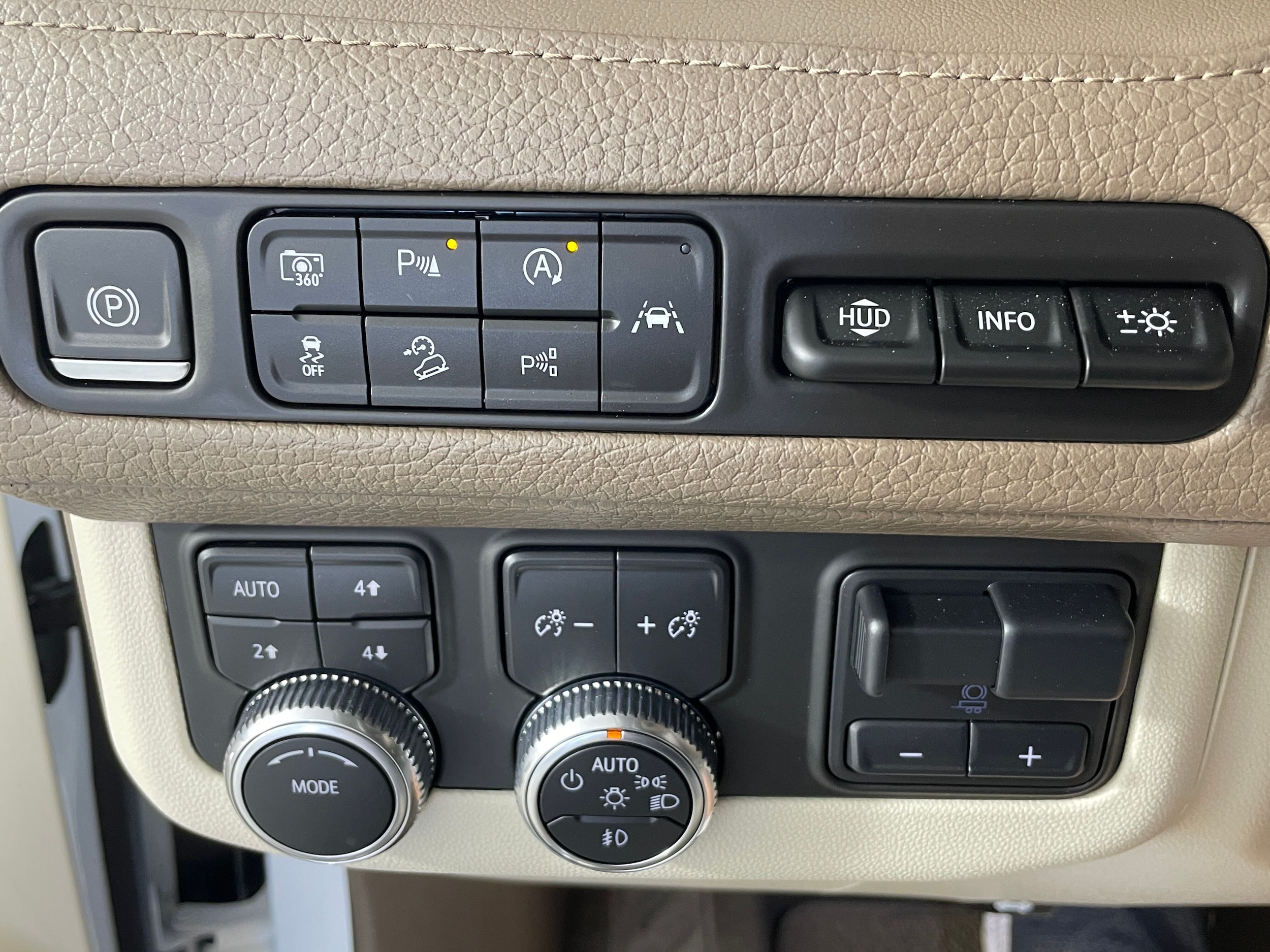 2023 GMC Yukon Denali - Photo 14
