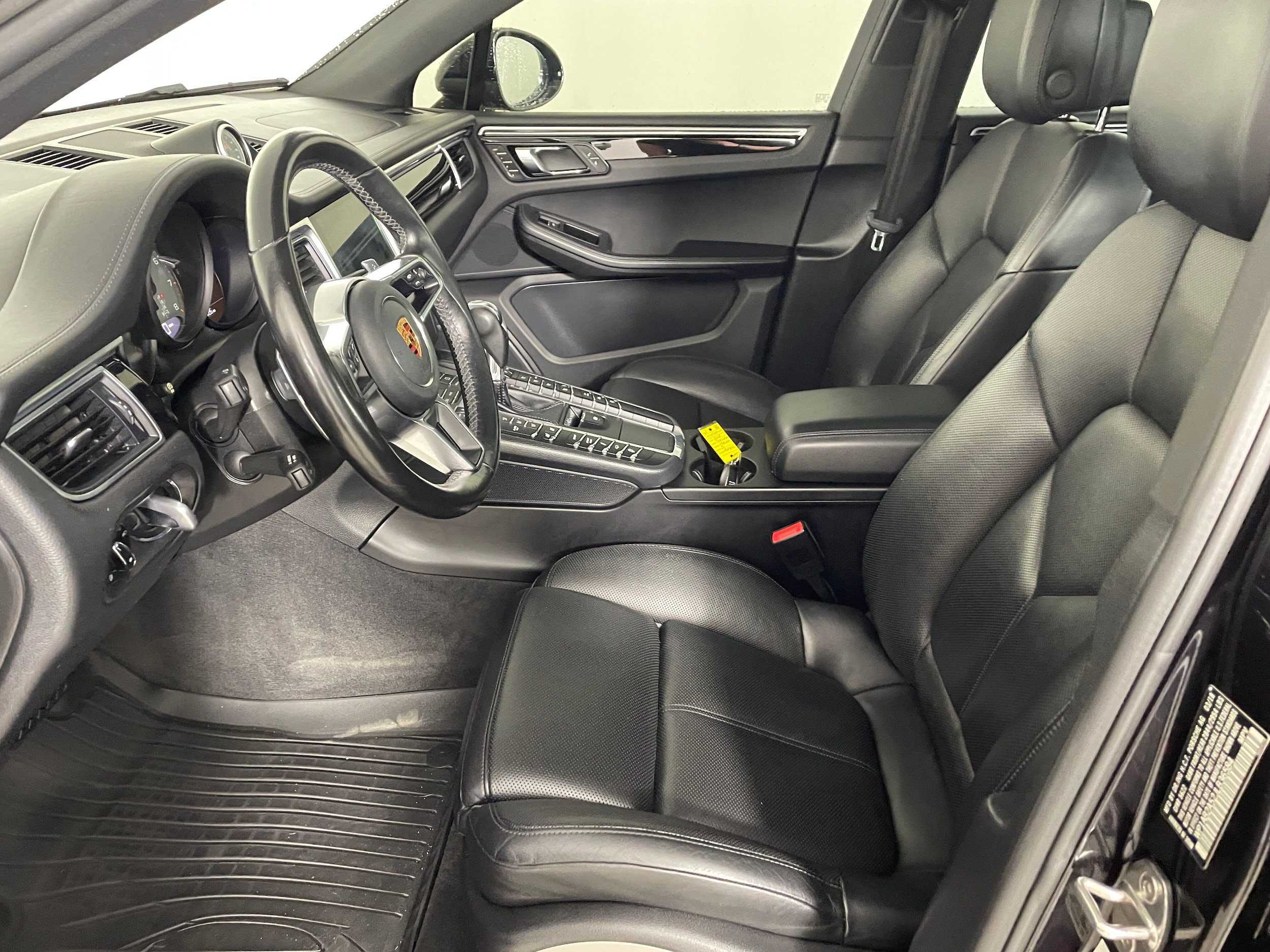 2018 Porsche Macan S photo 2