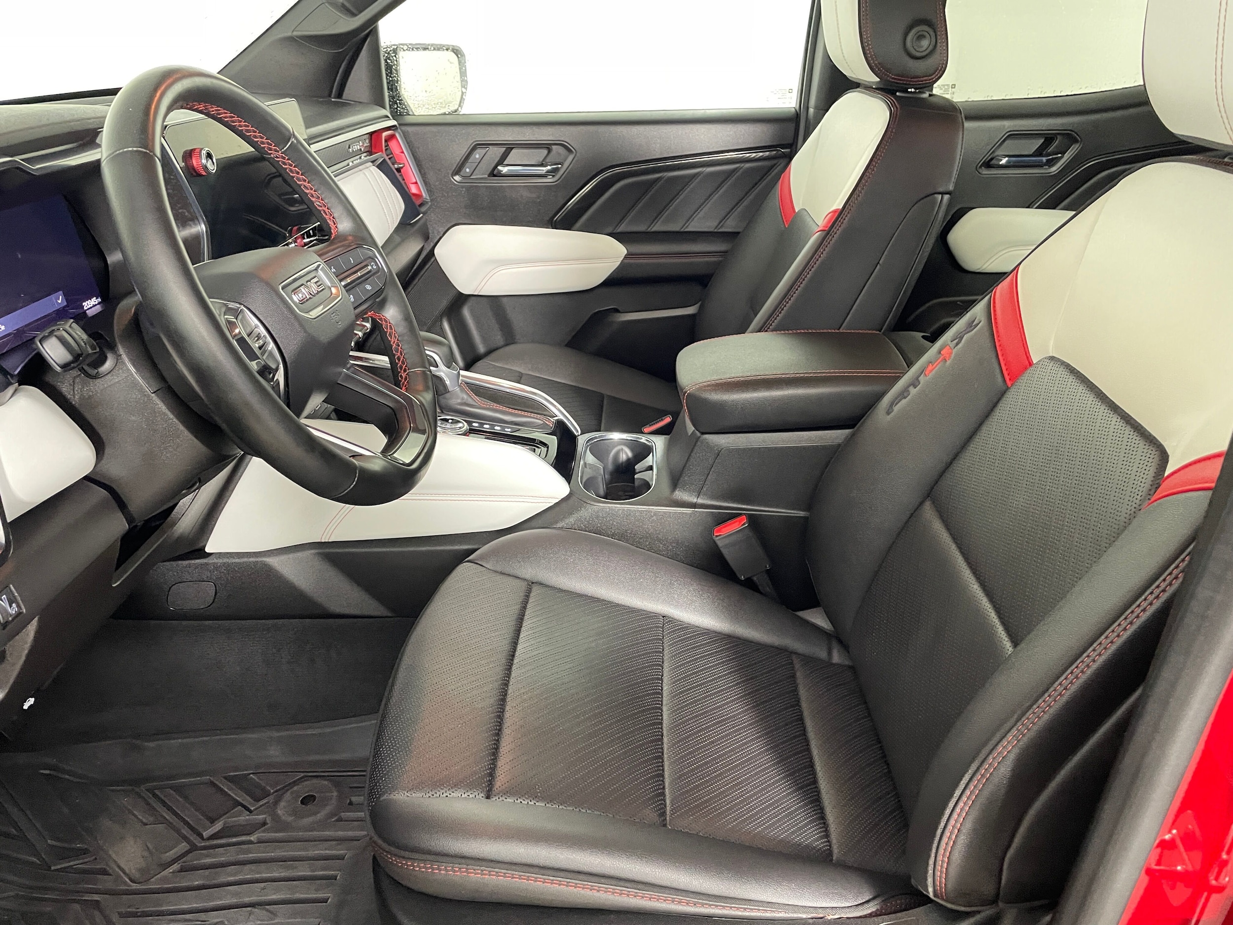 2023 GMC Canyon AT4X photo 2