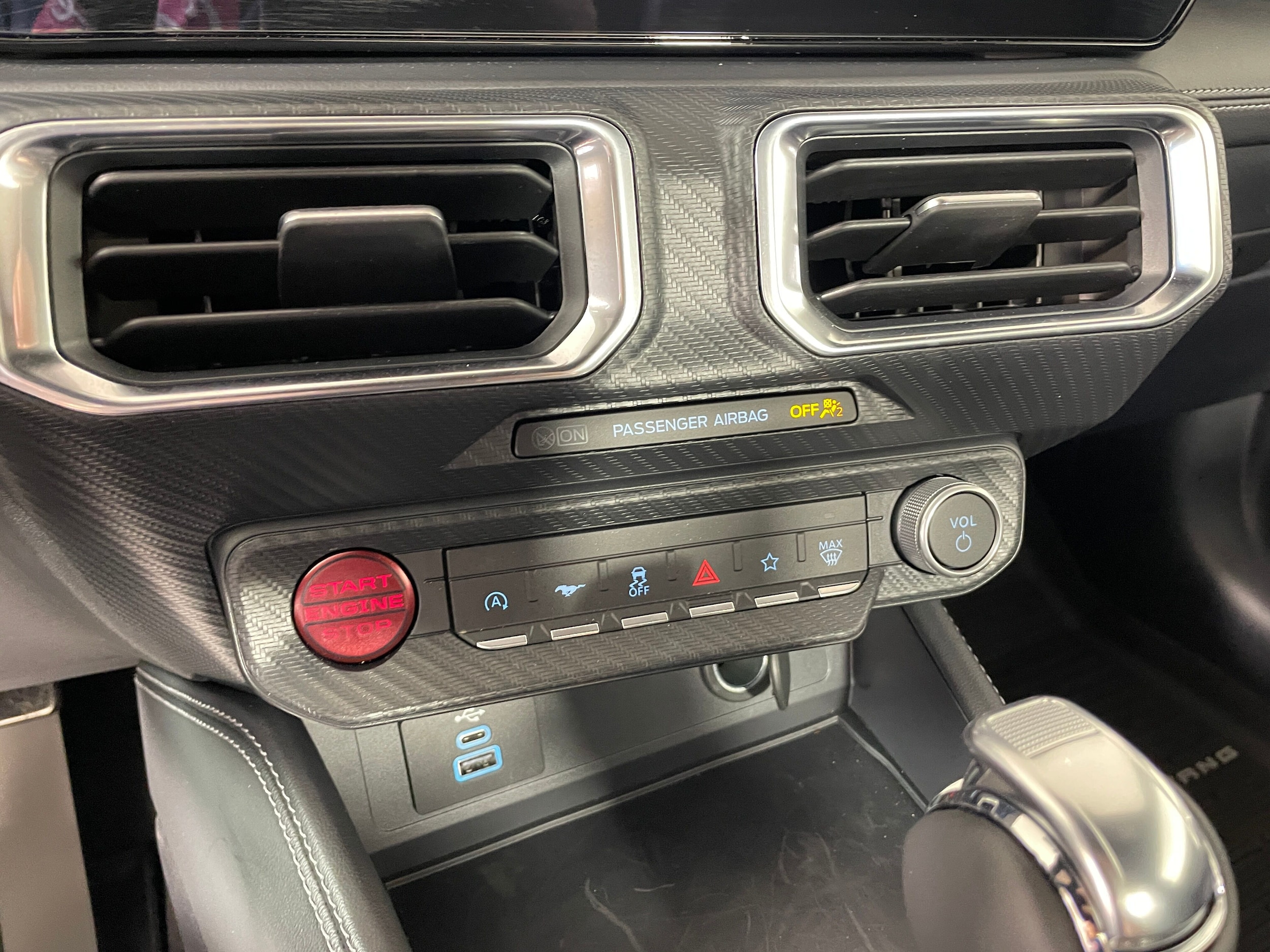 2025 Ford Mustang Ecoboost Premium photo 3