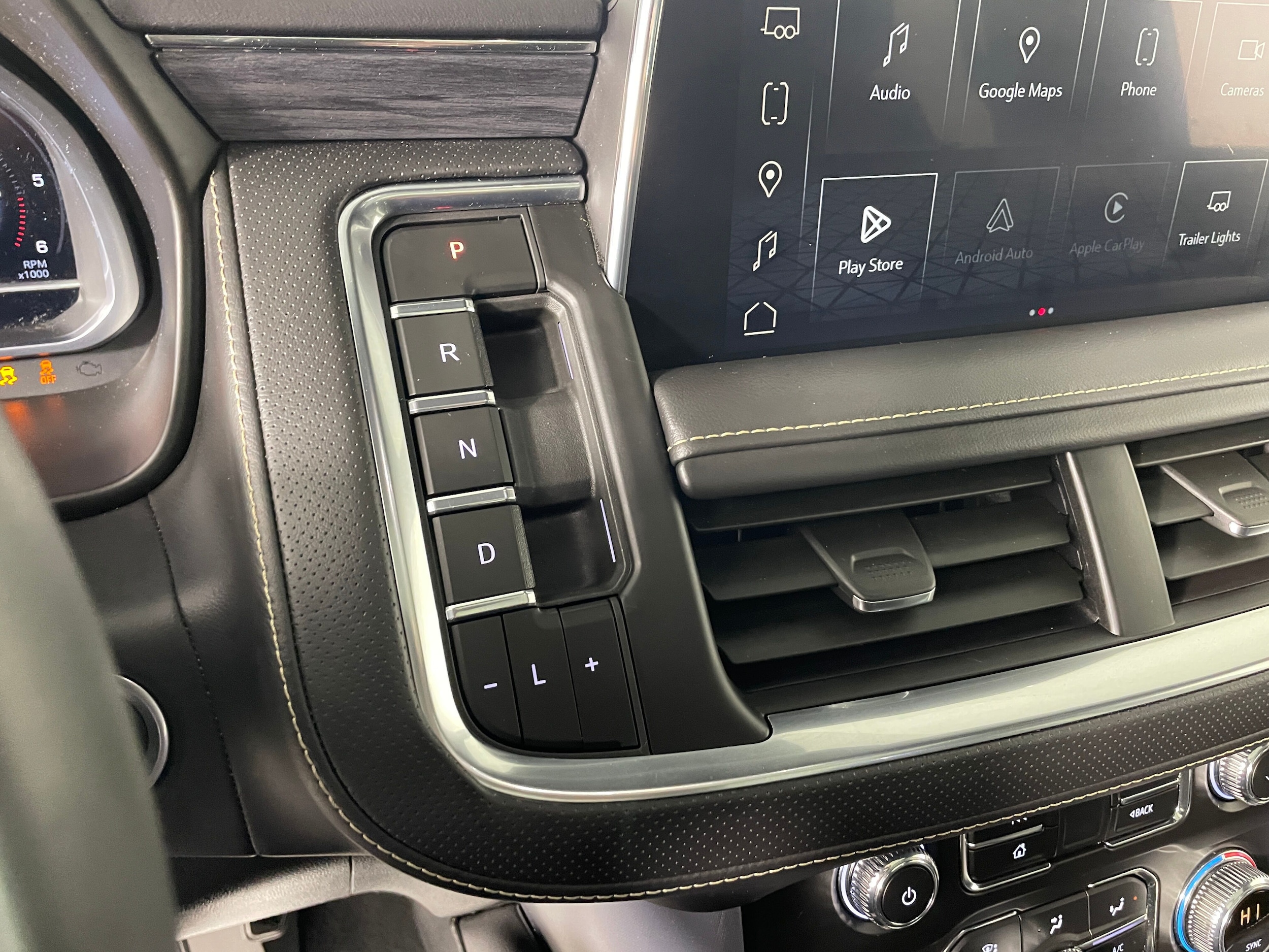 2023 GMC Yukon SLT - Photo 8