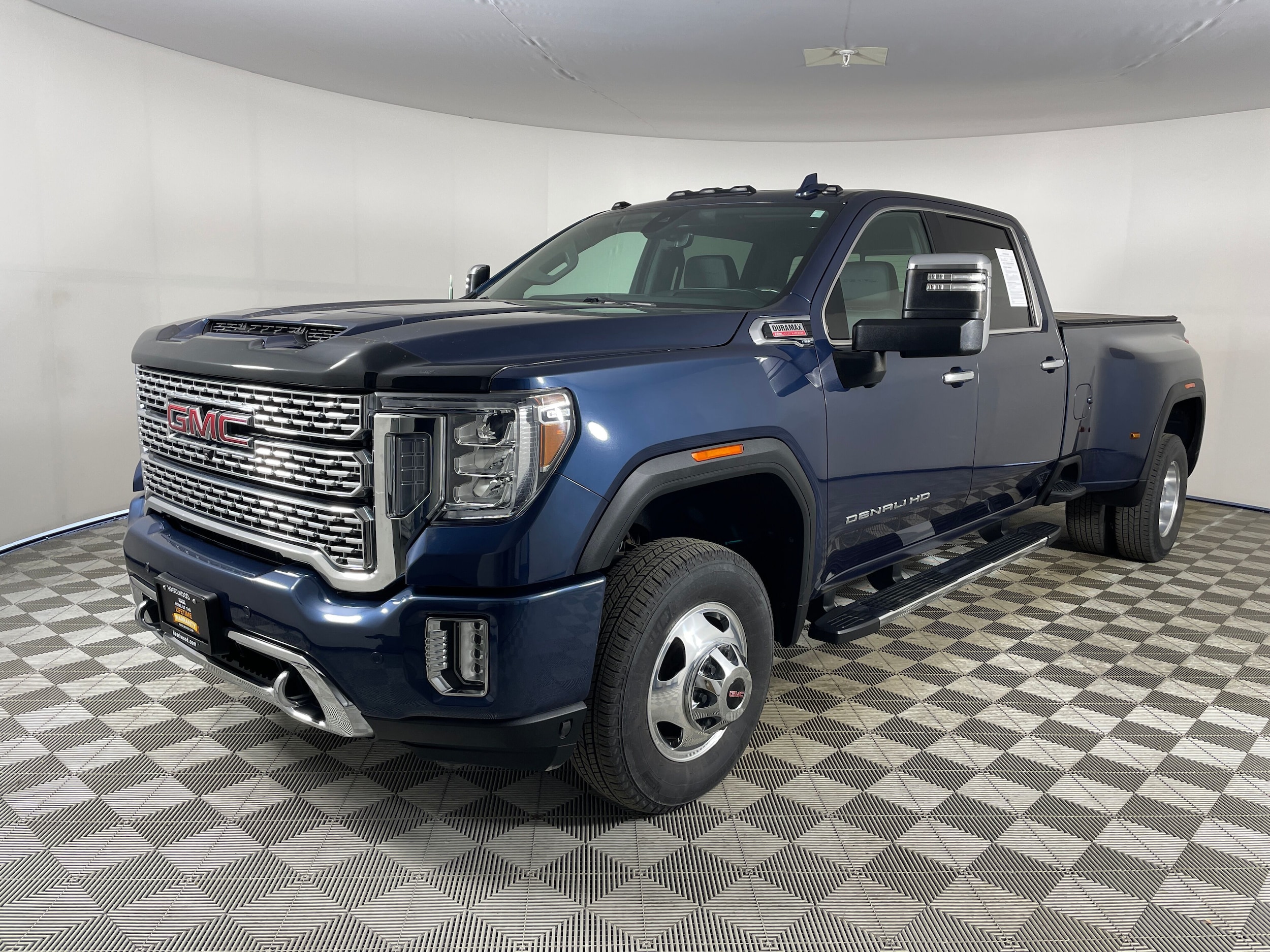 2020 GMC Sierra 4WD Crew Cab Long Box DRW Denali's photo