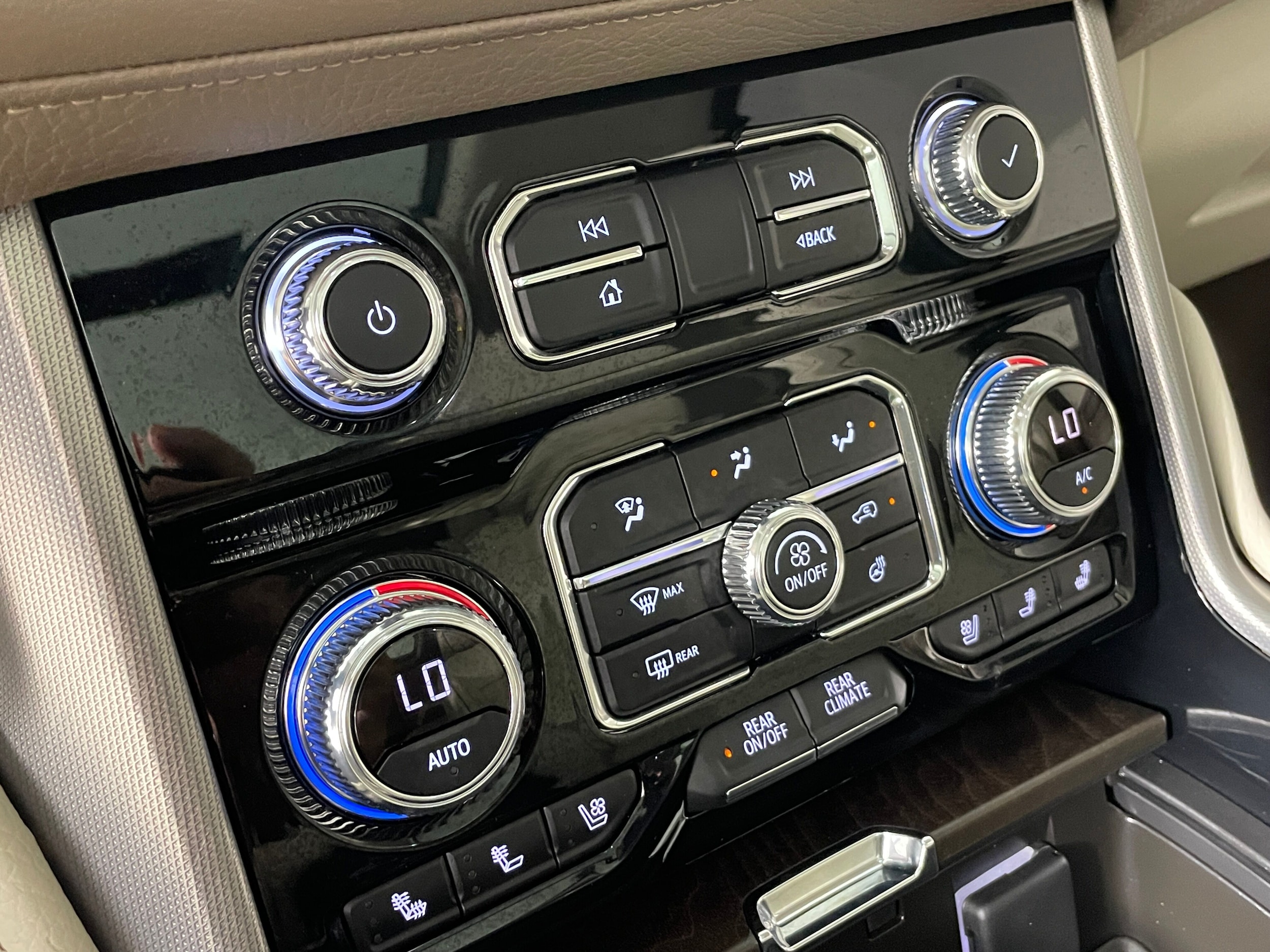 2023 GMC Yukon Denali - Photo 9