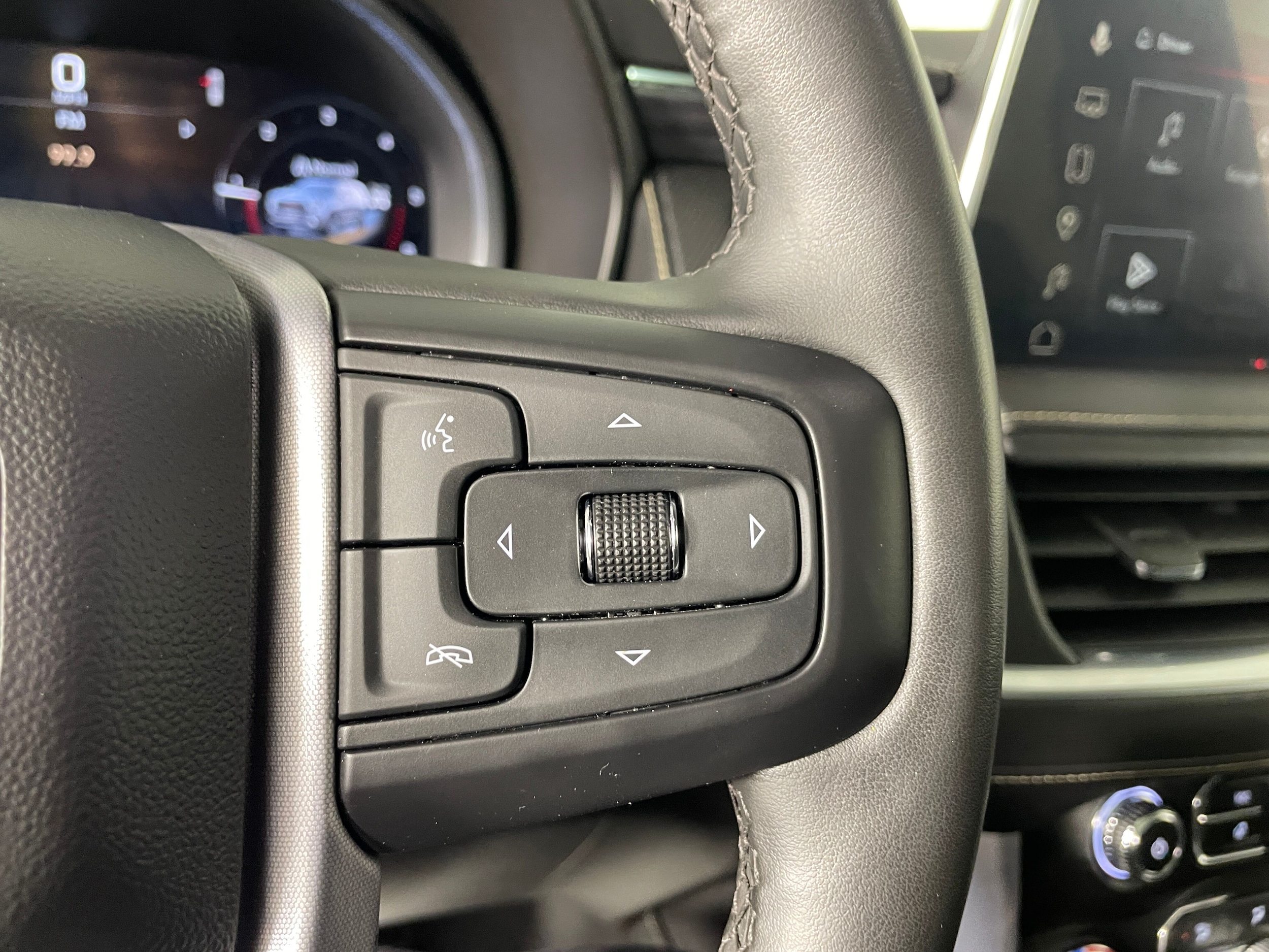 2023 GMC Yukon SLT - Photo 10