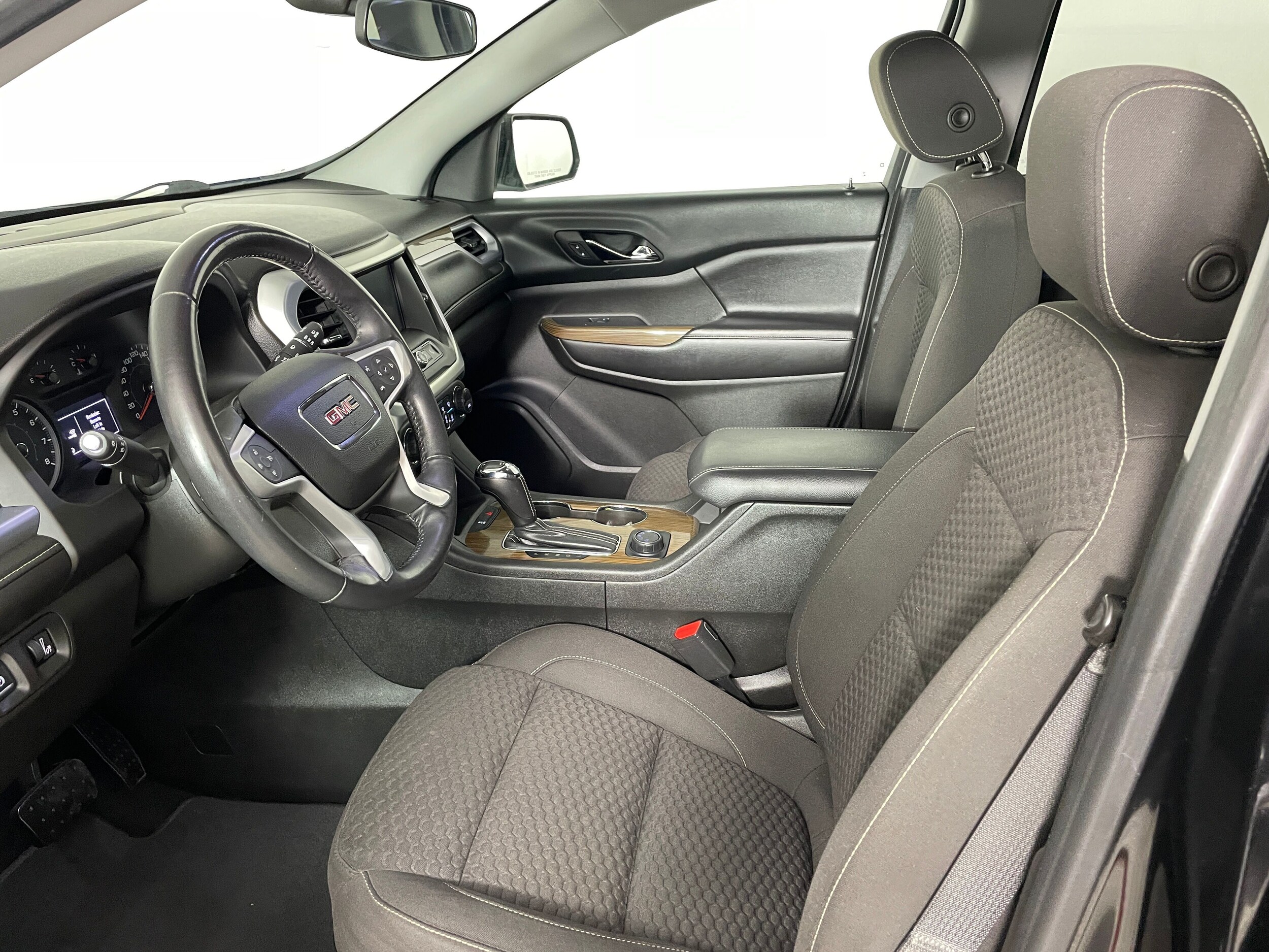2017 Gmc Acadia SLE photo 2