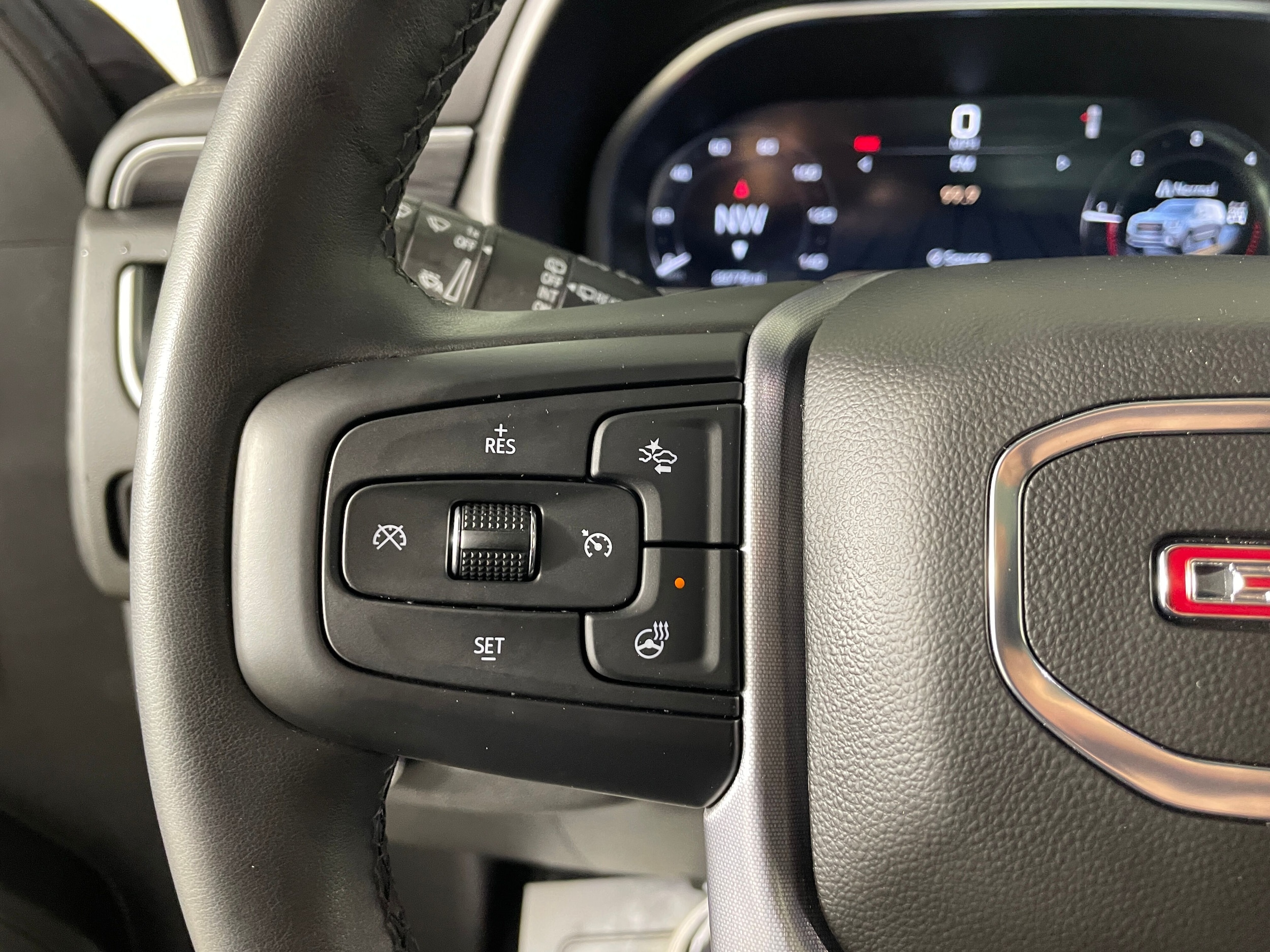 2023 GMC Yukon SLT - Photo 11