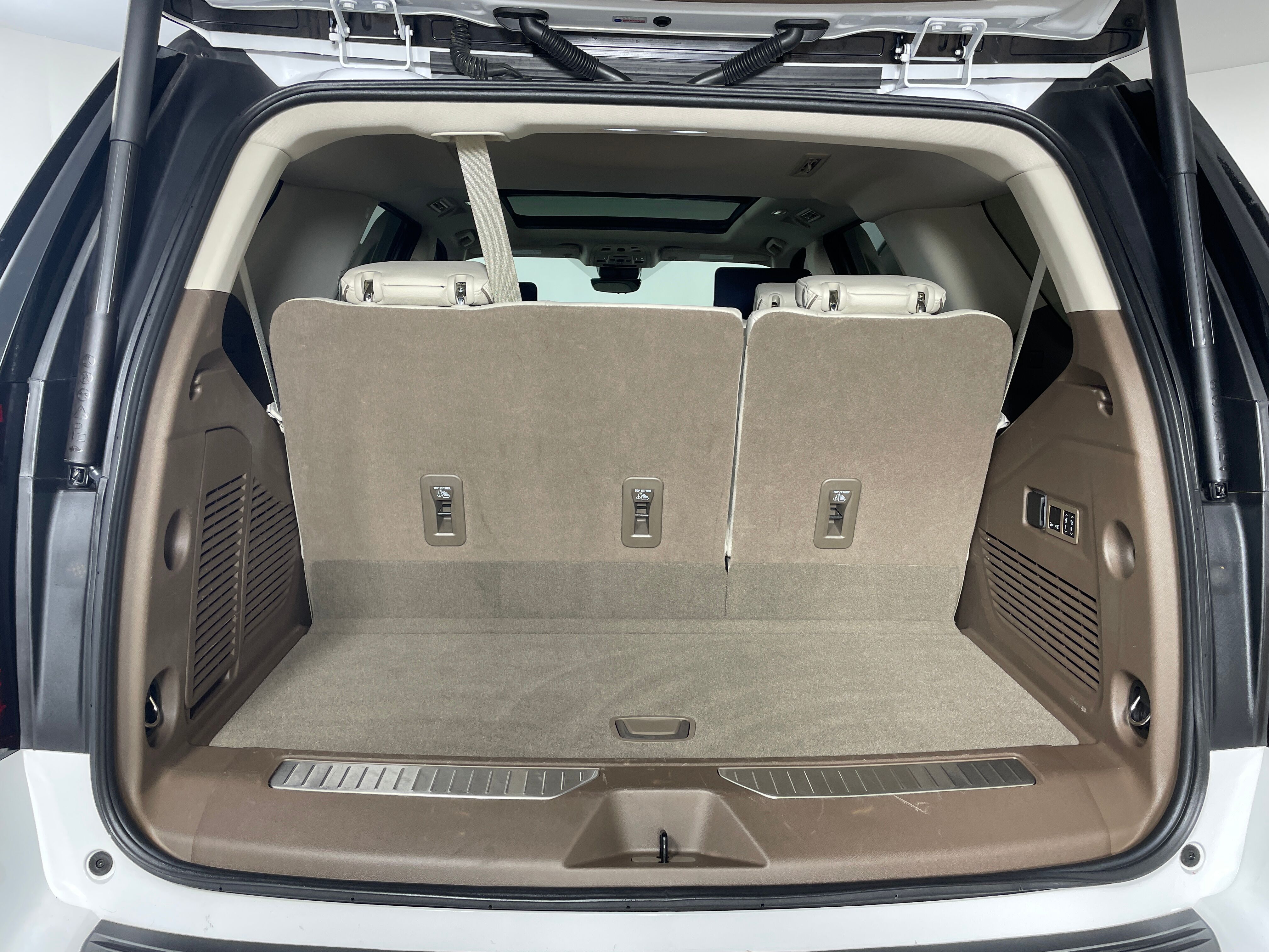 2023 GMC Yukon Denali - Photo 18