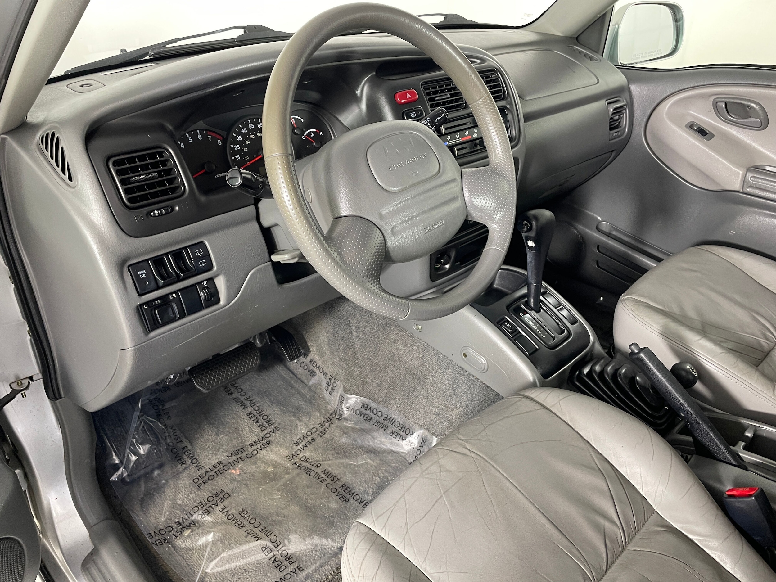 2001 Chevrolet Tracker LT photo 3