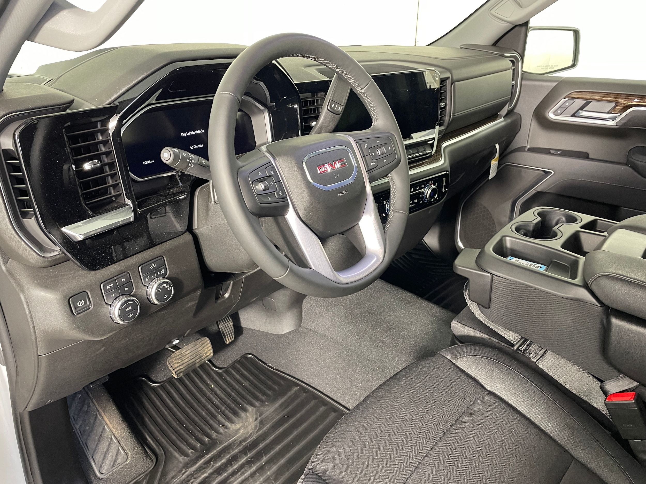 2026 GMC Sierra 1500 SLE photo 3