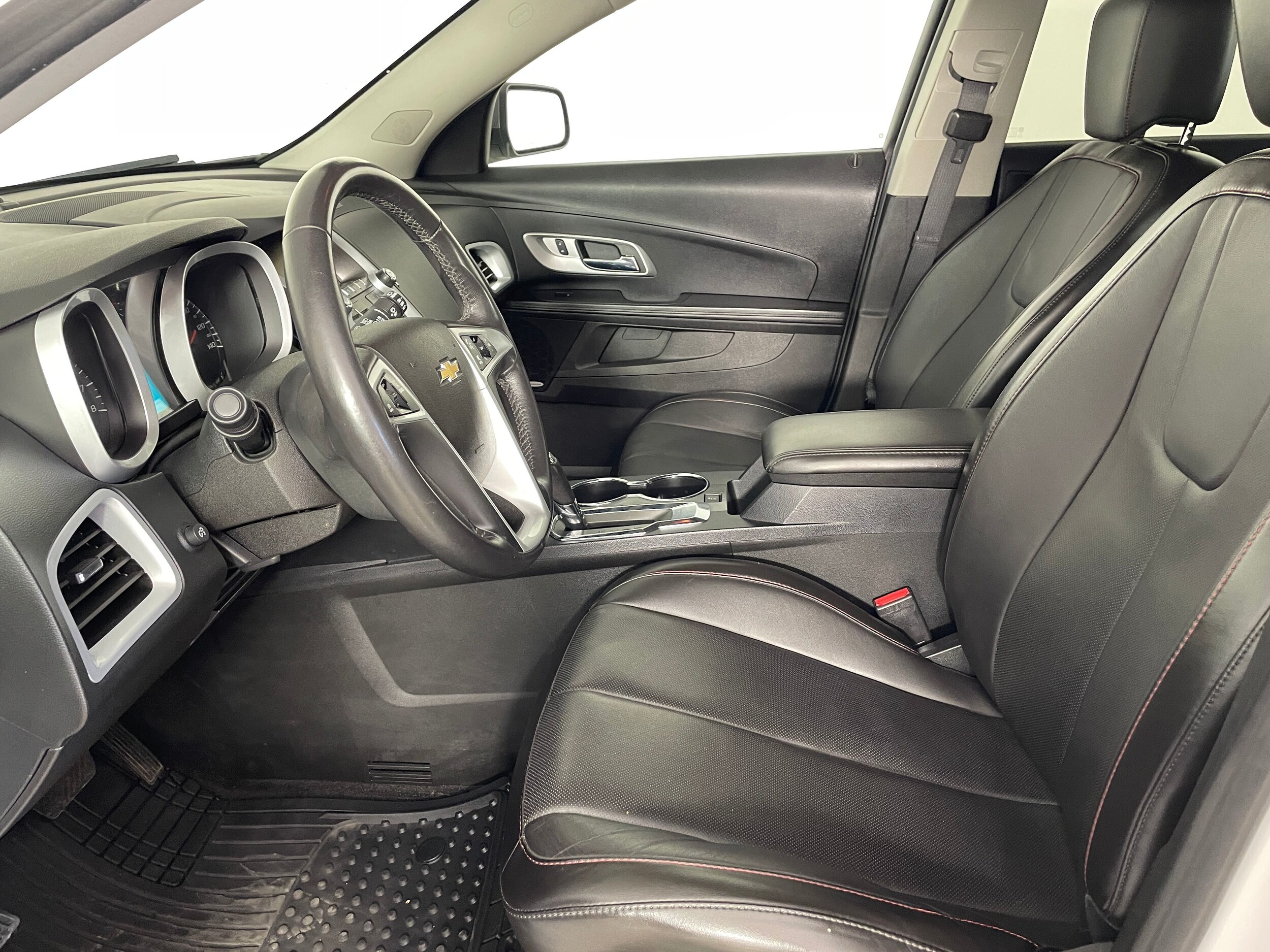 2016 Chevrolet Equinox LTZ photo 2