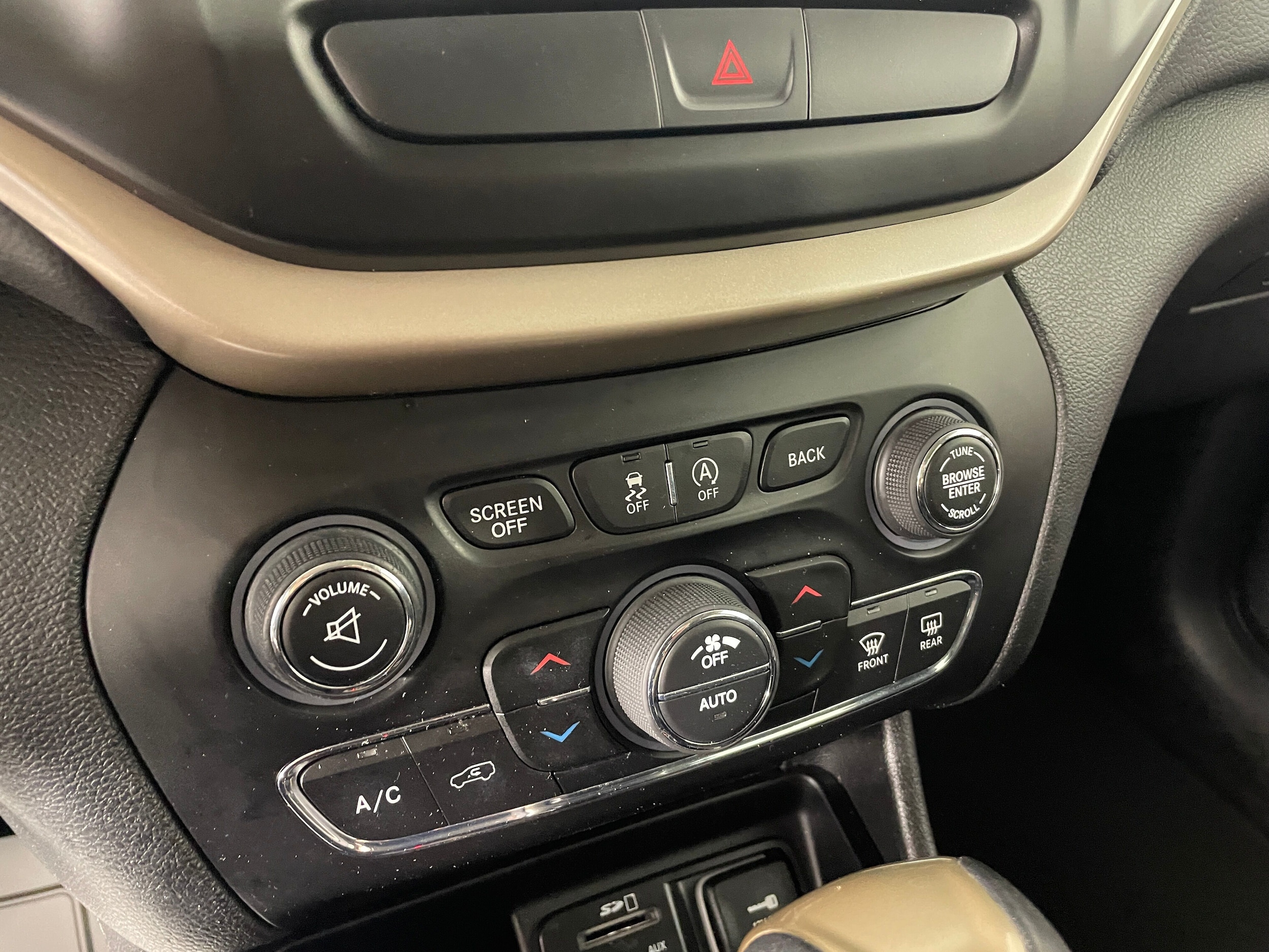 2017 Jeep Cherokee Latitude photo 3