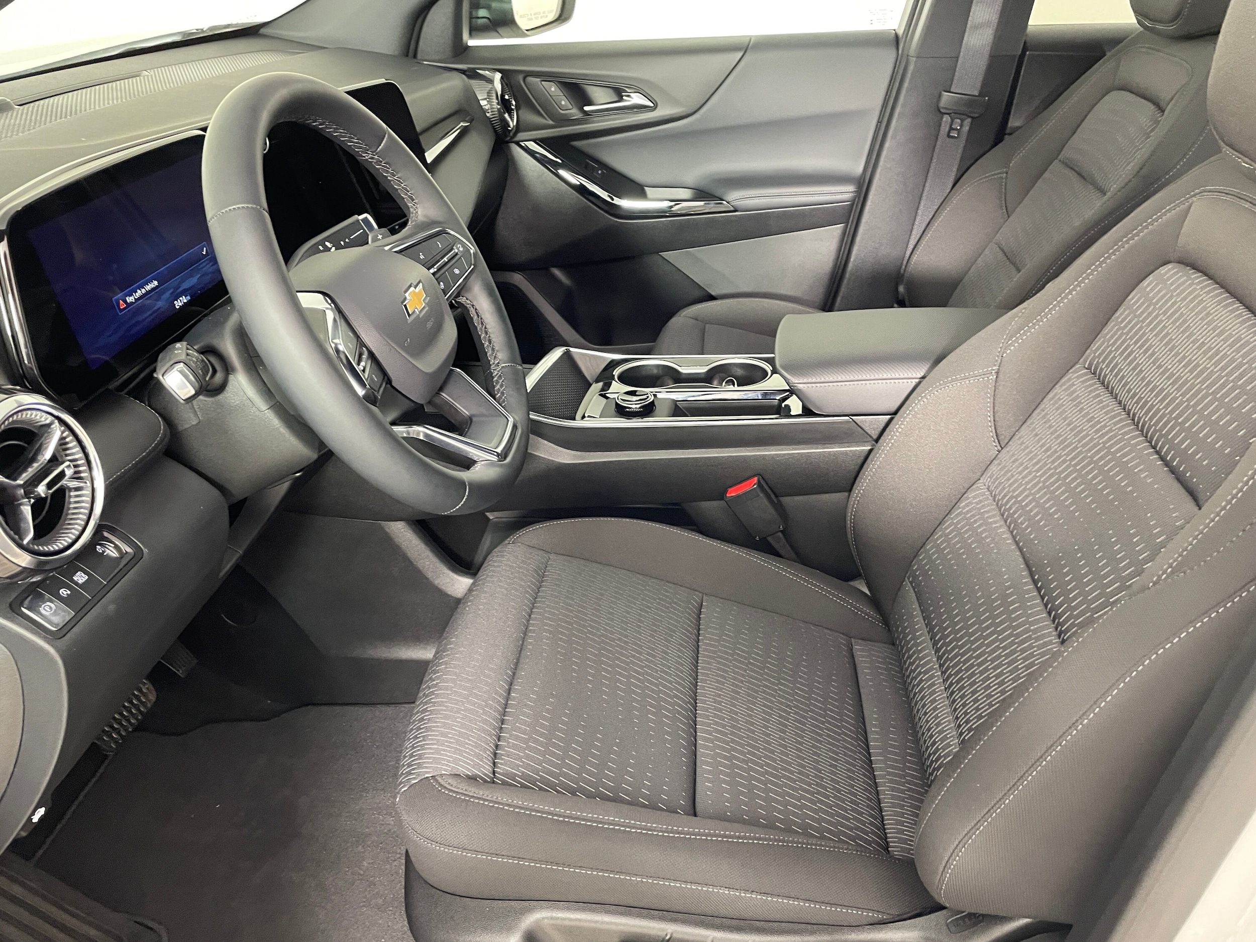 2026 Chevrolet Equinox LT photo 2