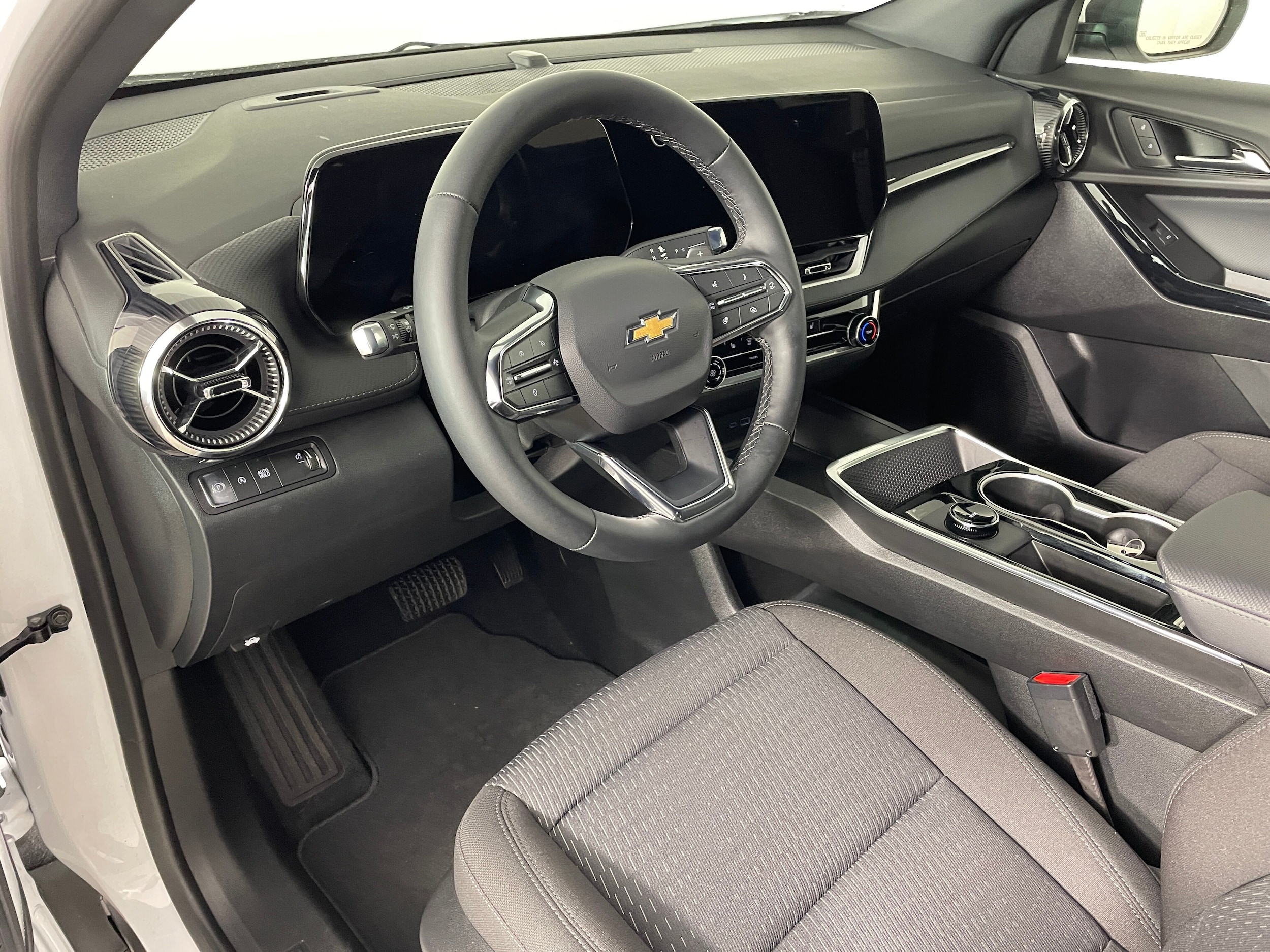 2026 Chevrolet Equinox LT photo 3