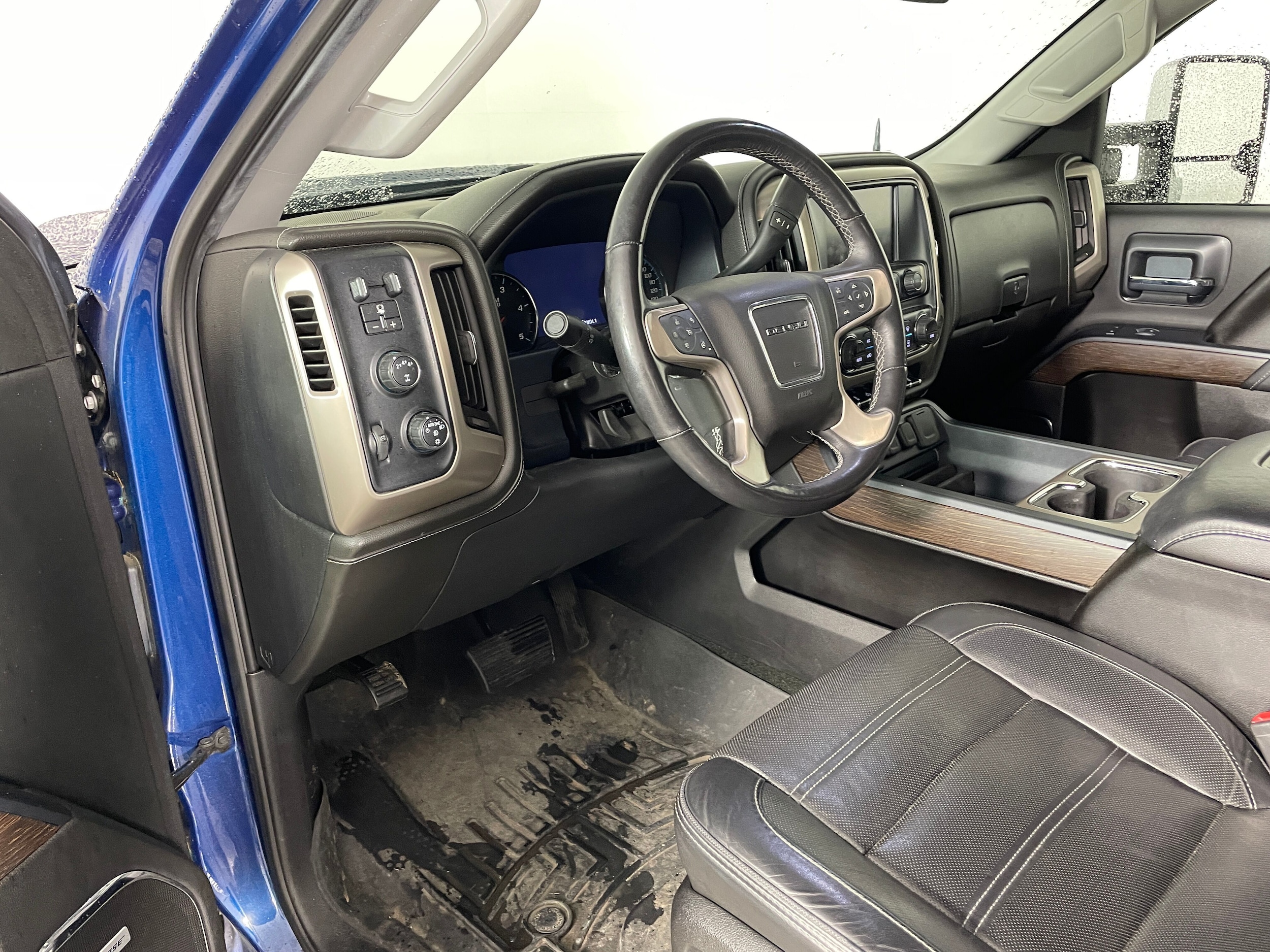 2017 GMC Sierra 3500HD Denali photo 3