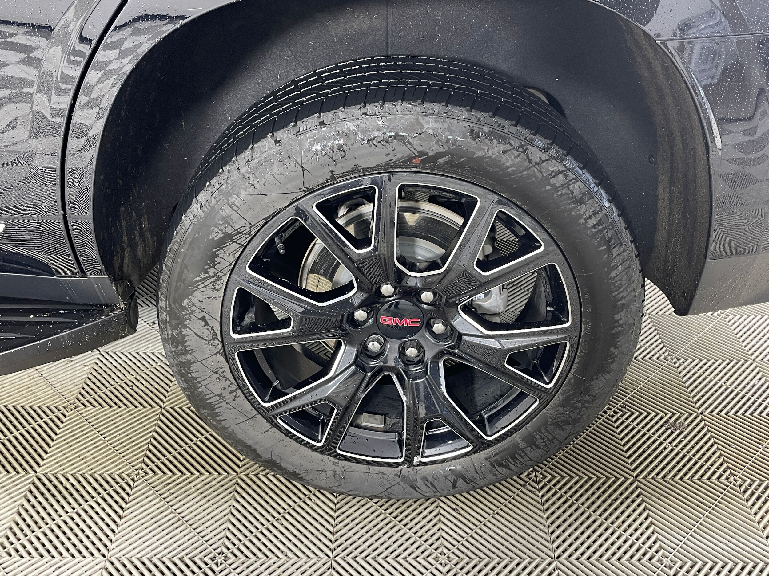 2023 GMC Yukon SLT - Photo 18