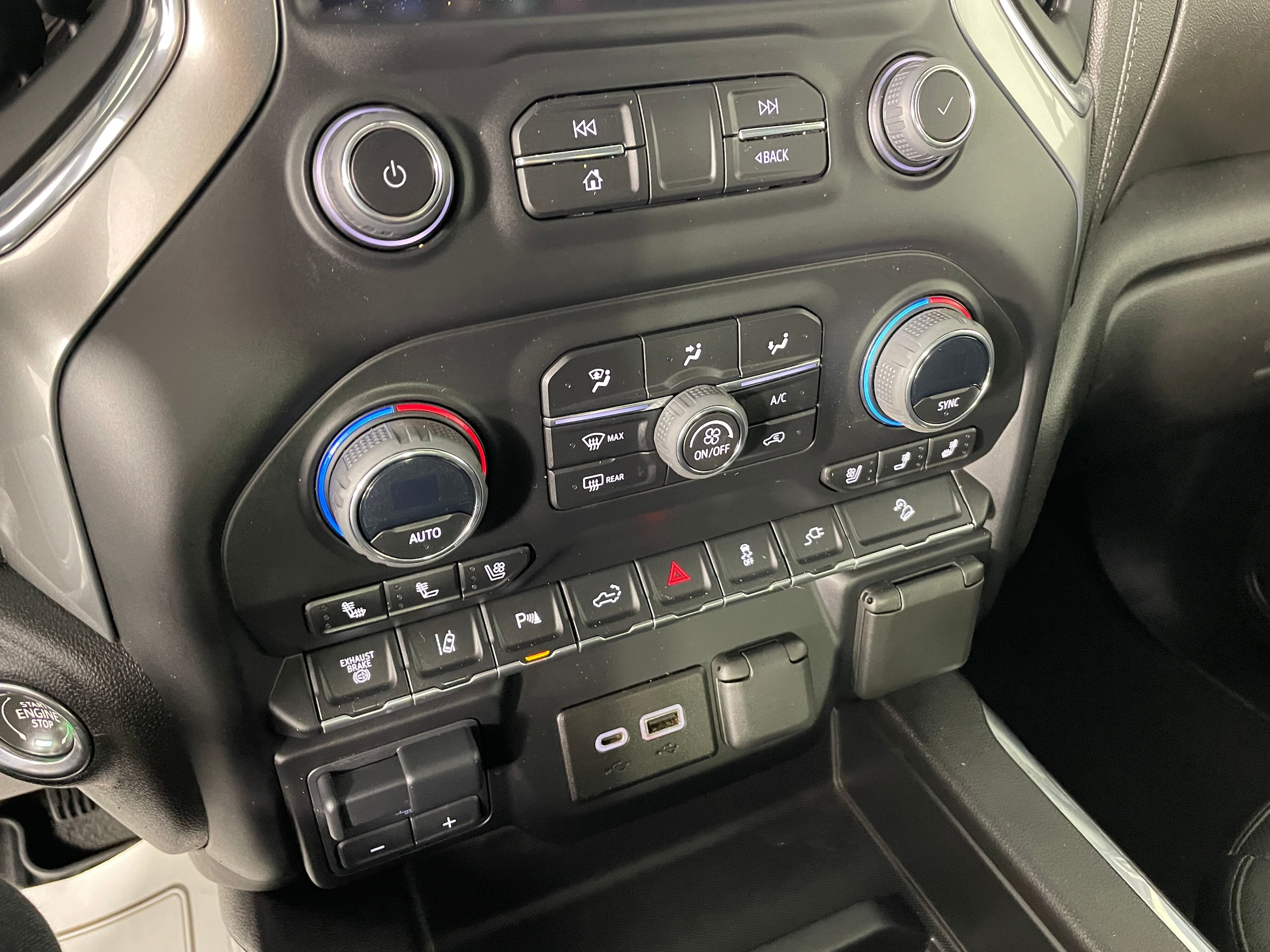 2023 Chevrolet Silverado 3500HD LTZ photo 3