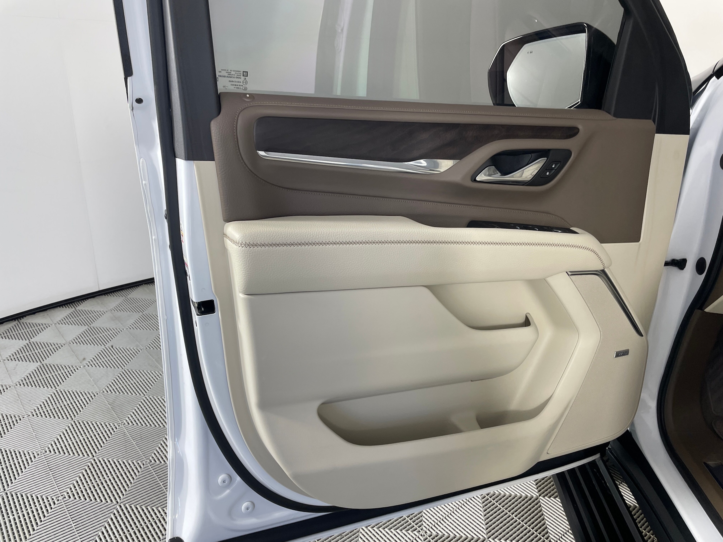 2023 GMC Yukon Denali - Photo 16
