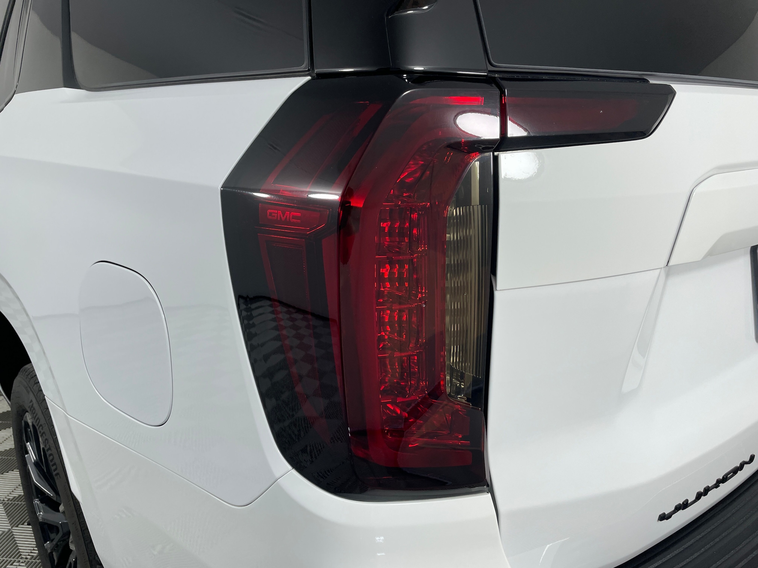 2023 GMC Yukon Denali - Photo 19