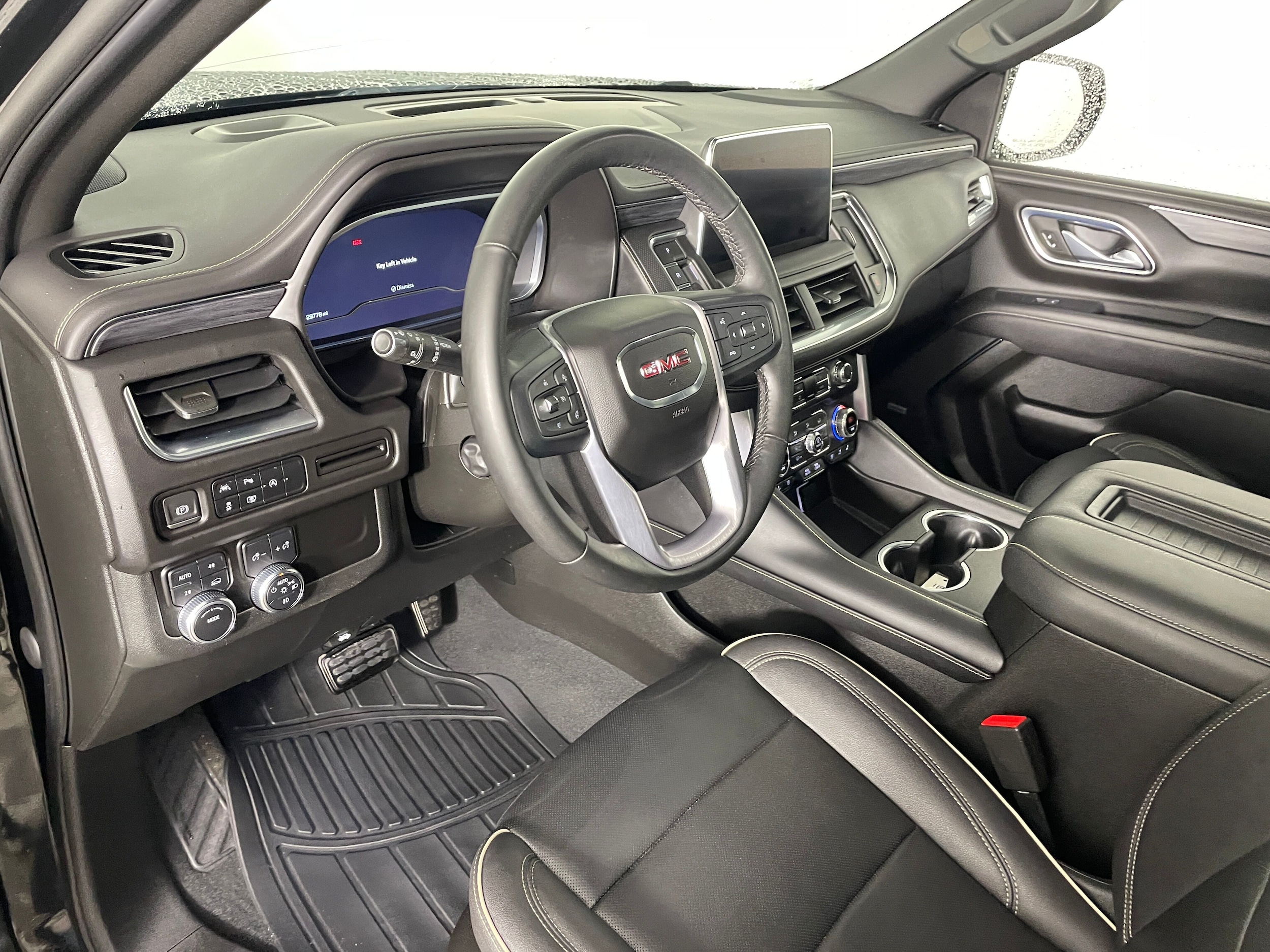 2023 GMC Yukon SLT - Photo 3