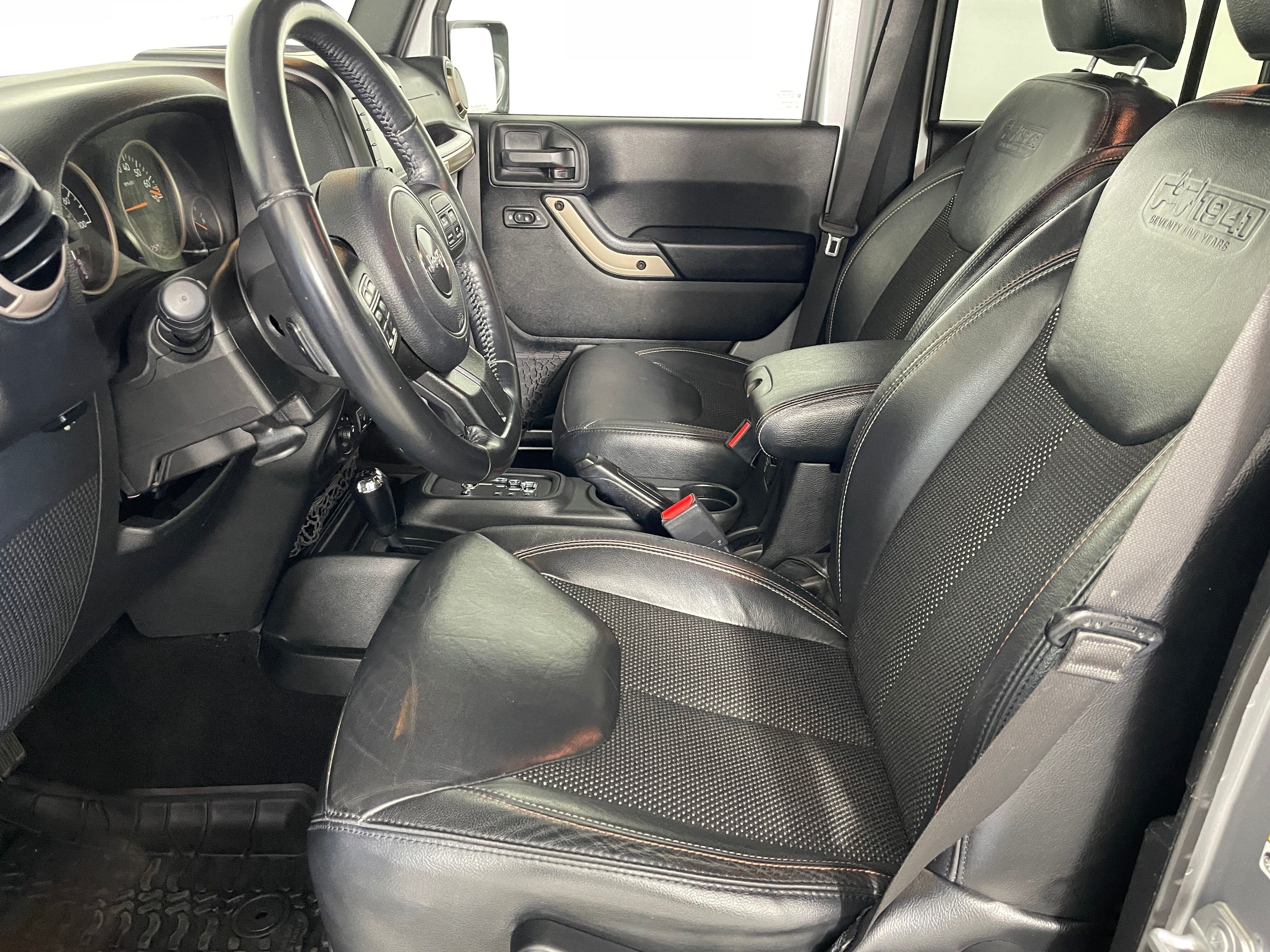 2017 Jeep Wrangler Unlimited 75th Anniversary Edition - Photo 2