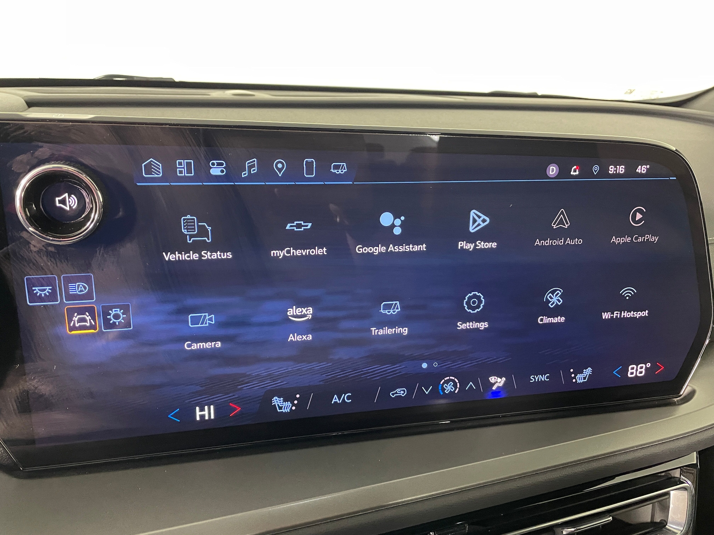 2025 Chevrolet Traverse LT photo 6