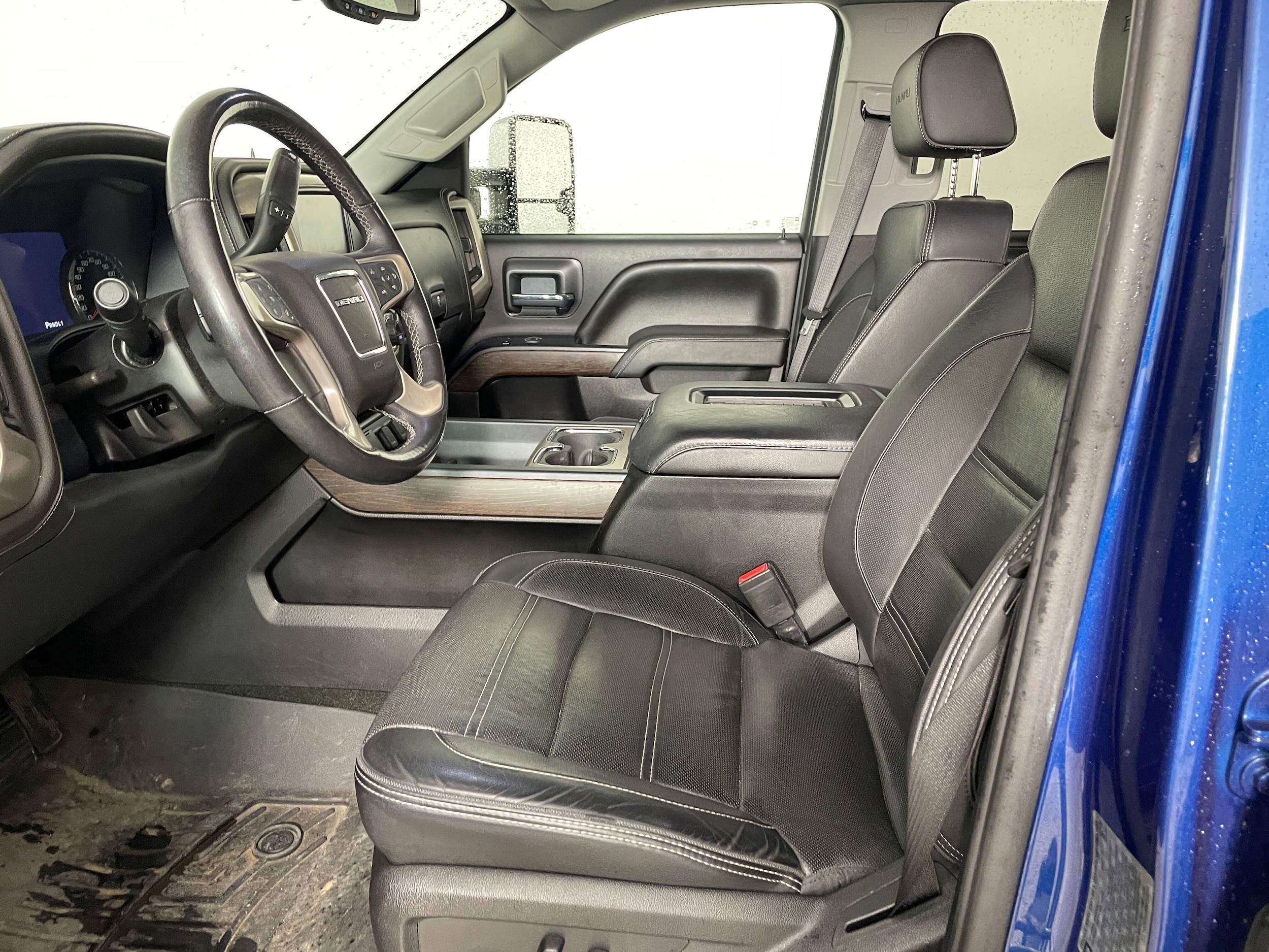 2017 GMC Sierra 3500HD Denali photo 2